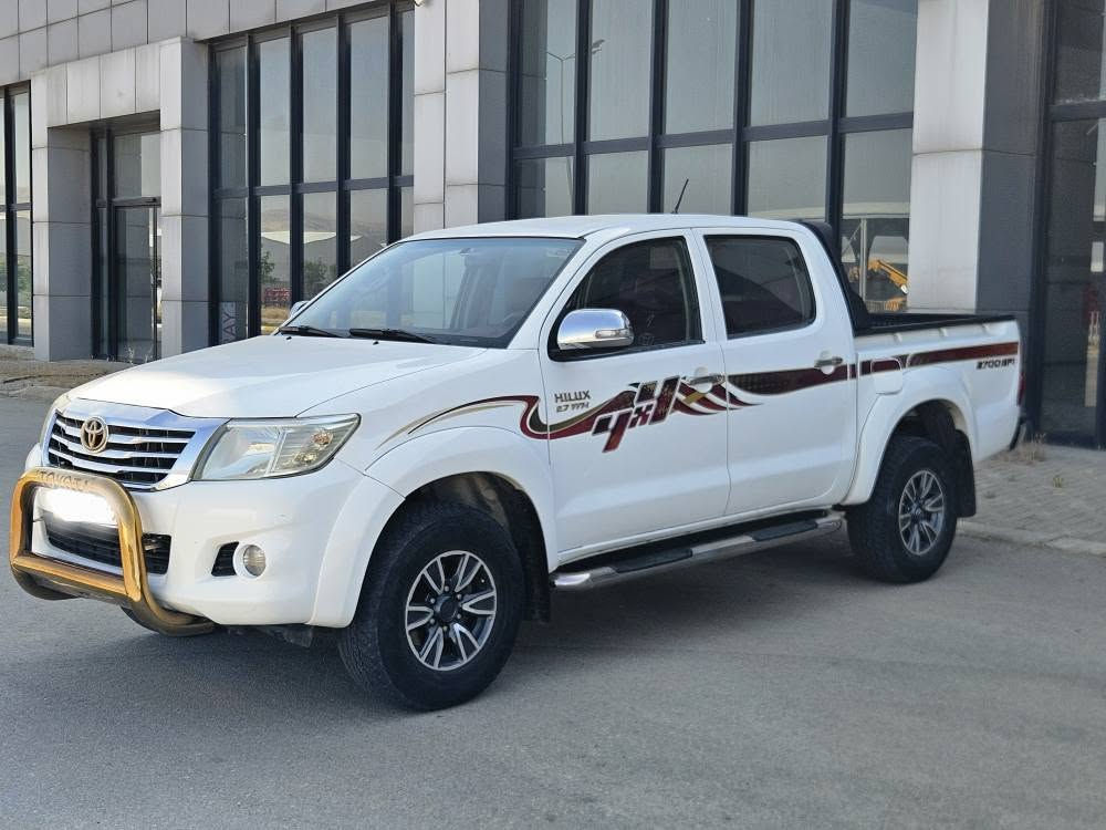 دبڵ ئەکسلی 2013 سەید نەهرۆی بتڵ و ناو سور بێ بۆیاغ یەک دەست لە شەریکەوە بێ دەعم و بێ لێدراوی سۆنەرەکەیم داناوە تەنها چەن شوێنێکی بچوک وردە ساردی هەیە گێڕ مەکینە کارەبایی تەبرید گشت گیانی بەشەرتی  100 فیتەر یەک مەسرەفت تیا دۆزیەوە 500 دۆلار ببڕە سەنەوی تا 2013 تازەیە هەزە و بەڕاد و سەنەوی هەموی تازەیە سعری خوار هەموو بازاڕ  مەعامەلەیەکی زۆر کەمی تیایە بەبێ سەر ئێشە لەگەڵ ڕێزم 
سعری 188
شوێن سلێمانی 
*********** السليمانية, العراق

