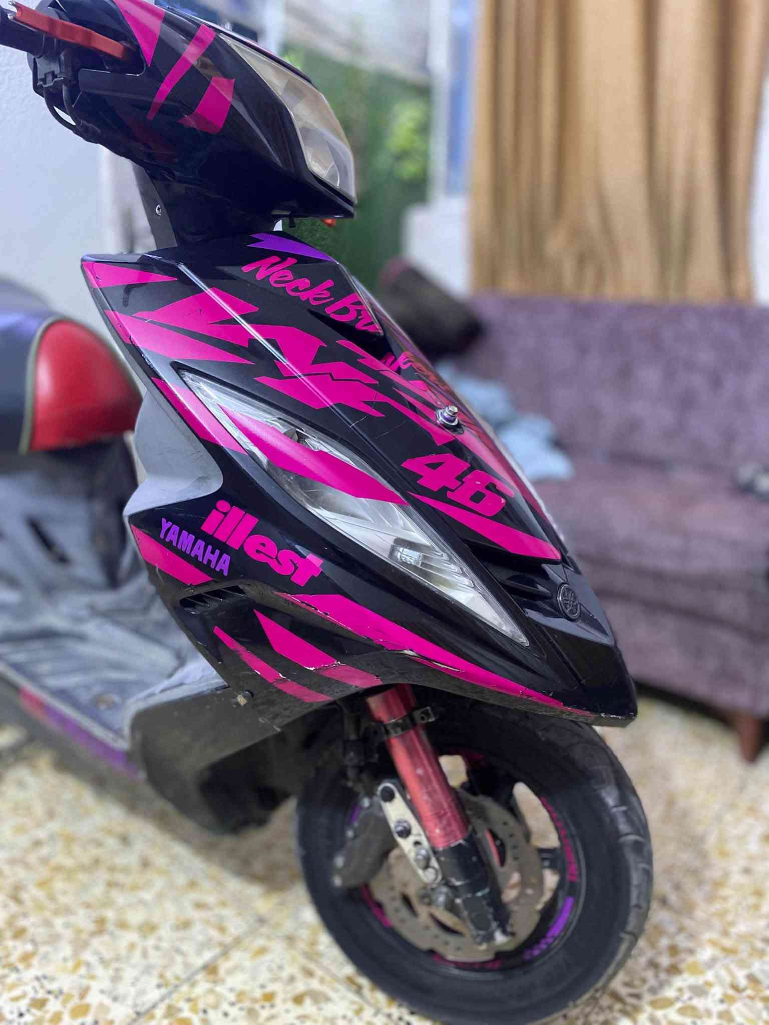 السلام عليكم للبيع دراجه GTR نضيفه  دراجه بيهة تزويد  دبلات امامي ودبلات خلفي وصالنصه  رياضي   كهربائيات كلهة شغاله مابيهة نقص لدراجه  السعر مليون وبيهة. مجال قليل  مكان الشعله لرحمانيه  رقم هاتف ***********
