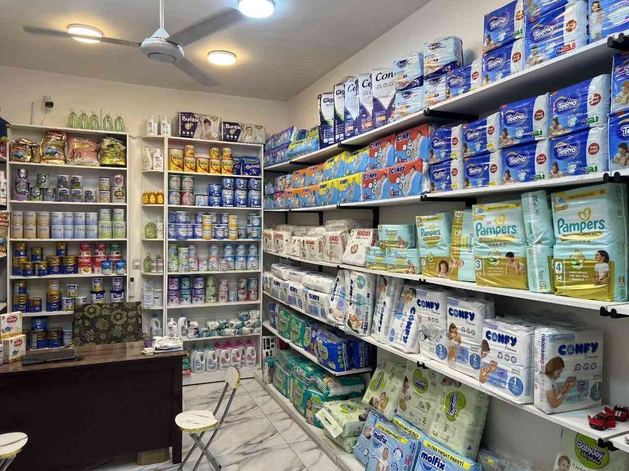 محل مستلزمات اطفال للبيع المكان حي الحسين شارع 20بجوار علوة حي الحسين محل كامل للبيع شلعة كاملة ب6ملاين و700 وبي مجال للتواصل ***********
