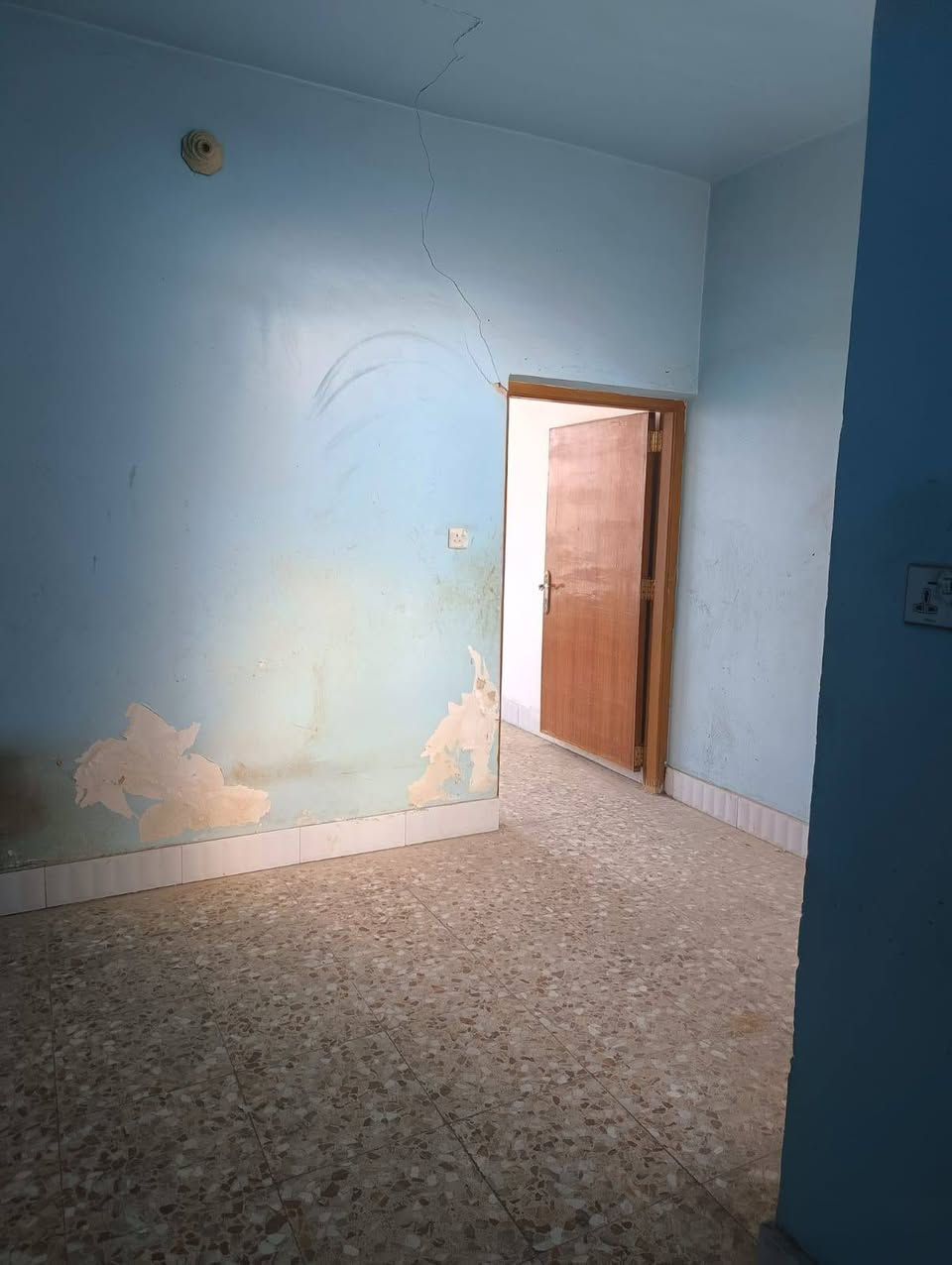 دار للبيع المساحة/50/ طابقين
البناء كلة صب درجة اولى 

مكانة حي النداء منطقة ال 59 من شارع المدرسة الوردية وتدخل علية

السعر //44// وبي مجال بسيط

اي استفسار اتصل بالرقم ___***********____
