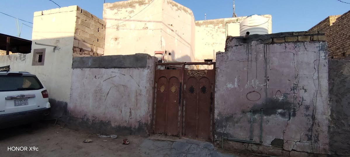 بيت البيع مساحته 100م قصاد او نقد مقدمه 15 سعر البيت 24بي مجل نقد
غرف 2 صاله ومطبخ وبراني وحمام العنوان طريق السنيه معمل الكاشي طابو زراعي خدمات رقم ***********

نص مكتوب في الصور:
- HONOR X9c