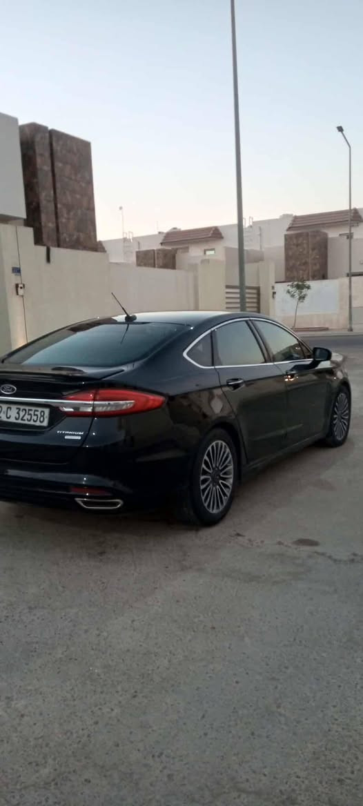 فورد فيوجن اسود 17 محرك 2000 تيربو 
رقم اربيل دولي 
فول مواصفات تيتانيوم ( معروفه مواصفات ال تيتانيوم)
السيارة كلين بدون حادث مكفوله من الصبغ 
ماشيه ١١٣ الف
 بيها نقوصات يحتاجلها صدر امامي وخلفي وشويه ترتيبات  
جنت عارضها ب130 ورقه لان سيارة كلين 

السعر المطلوب 105 وبالعافية على الي ياخذها 
للاستفسار *********** بغداد, العراق
