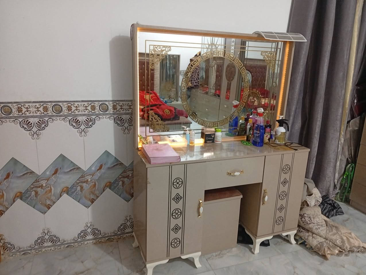 غرفه تركي استخدام شهرين جديده
8قطع. السعر مليون و100وبيها مجال
***********
