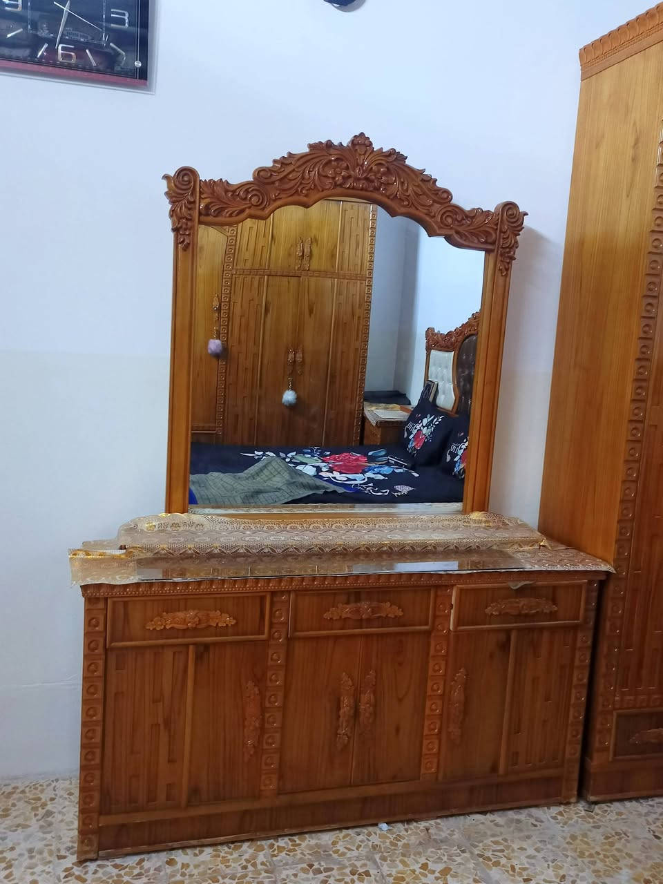 السلام عليكم عندي زاويا +تخت +ميز تو مستعملات أقل السنة بيع مستعجل خشب ثقيل درجا أولا فصلتو الي بس للضروف احكام السعر 750بي مجال بسيط الاتصال واتساب ***********وشكره
