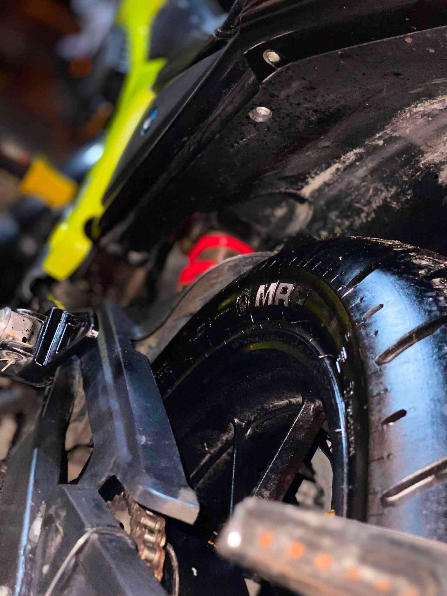 بسـم الله
دايوان ميـگا 2024 مكينه 200cc
- ماشية 26 الف

- ⚠️  رقم بغداد مميز مشروع وطـني يعني تحول وين ما يعجبك شرط تحويل ثاني يوم والدراجه بأسمي 

- الدراجه احلى من صور ومعتني بيها على اخر حباية 
———
التزويـدات ✅
- سلايدر ستيرن ذهبي
- سلايدر درع مكينه ذهبي
- حزام جاملغ خلفي
- دبل خلفي ياباني اصلي يعني انسى الطسه
- عنبار بريك رياضي اصلي

——-
مميزات الدراجه ✅
 
- تجي دبل خلفي واحد رياضي 
- تجي دسك امامي ودسك خلفي
- الدراجه كعدتها مريحه ومعروفه الNAKED BIKE
- الدراجه توها طالعه من ادامه كامله يعني بس ناقصها سايق

⚠️ للتنويه بلنسبه للبعض الي يكولون الدراجه مالها غراض ويكسرون بسعرها الدراجه غراضها موجوده عند دكتور دايوان وعلي چيز وهي نفسها غراضها مالدايوان لاتي فلتشيل هم الغراض

- السعر مليونين و750 الف وقابل للتفاوض 
 الجاد يتواصل وياي ع الواتساب .

الرقم ***********

اعذروني ع الاطاله ♥️
