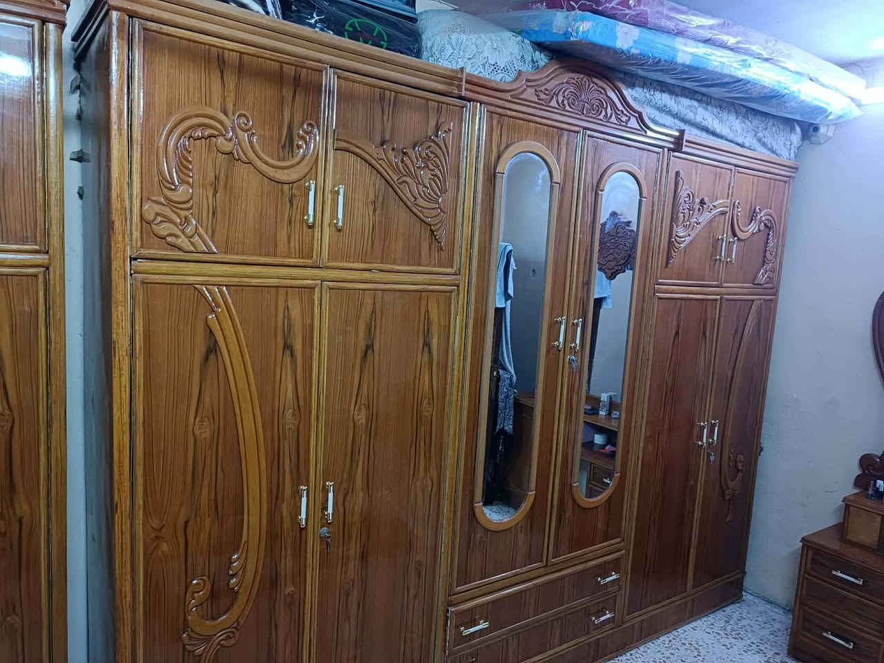 غرفة نوم صاج عراقي أصلي كاملة للبيع نضيفة جداً مستخدمة شهر واحد فقط 
مع كامل الملحقات 
السعر 900 ألف 
للتواصل على ماسنجر أو الاتصال على الرقم 
***********
