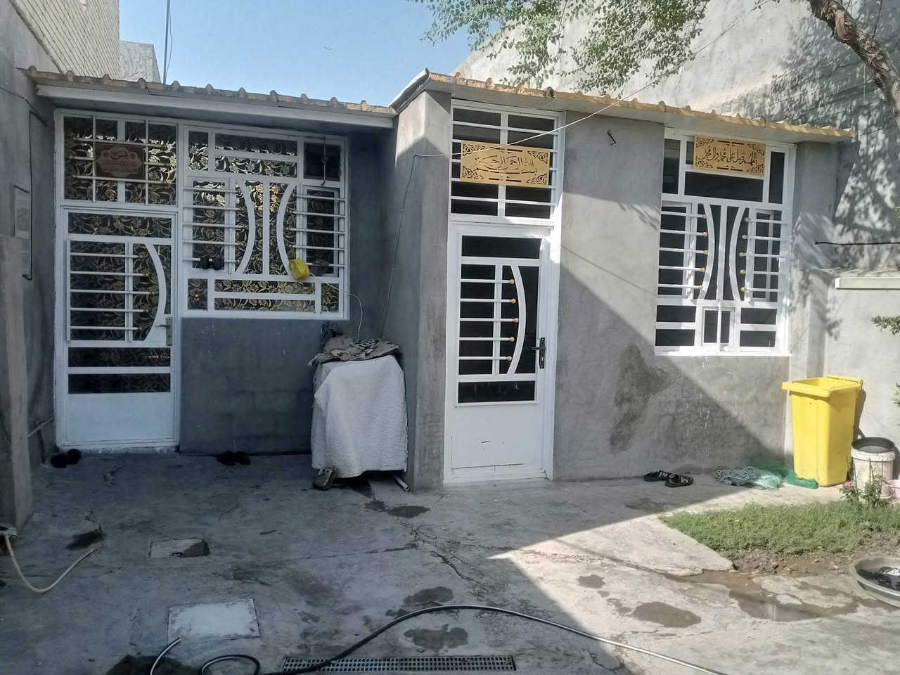 بيت للبيع في الزراعي مقابيل الطليطله سند 25 وإقرار بالمحكمه يقع بالفرع الثاني عن الشارع التبليط يحتوي على  وغرفتين وصاله وحمام ومطبخ واستقبال وصحيات واجهيه 7 ونزال 21ونص الشراي يجي خاص او يتصل على هذا الرقم *********** واتساب
