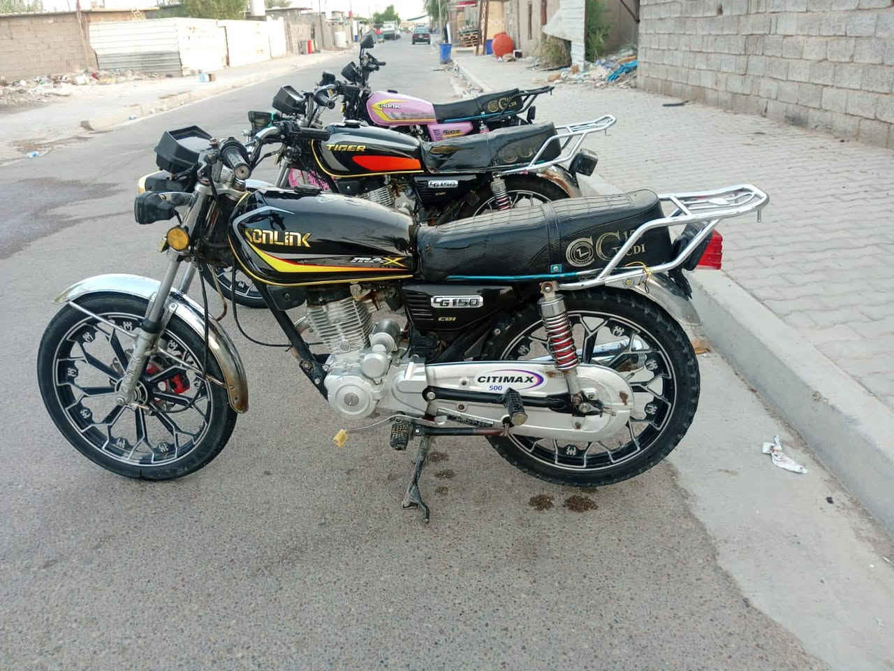 سلام عليكم دراجات عدد 3 اقره المنشور حته لا تكلي شبيهه ما بيهه
الورديه موديل 25 كفاله من البرغي سعرهه 675 بيهه مجال 
السوره ام الصينيه مال زنجيل كفاله عامه تجي وتشوف بعينك سعرهه 650 موديل 24 بيهه مجال 
او الثالثه السوده سعرهه 600 بيهه مجال دراجات كلهن نضافه كهربائيات كلهه شغاله من الاشاره للاشاره مو شراي اعبر المنشور بياع شراي اعبر المنشور الشراي تريد تجي خاص تريد تجي واتساب بليعجبك دراجات اوراق كامله 
*********** بي واتساب 
*********** فقط اتصال
