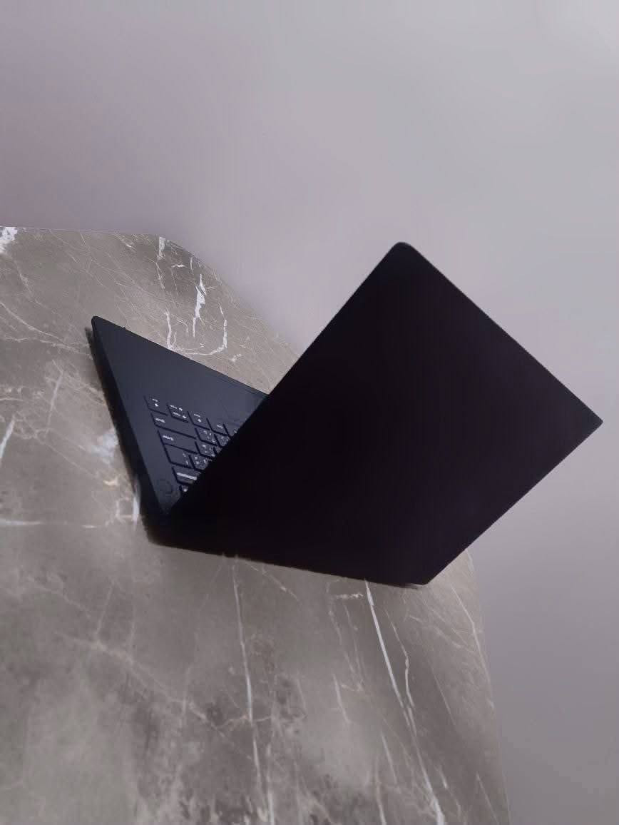 السلام عليكم لابتوب Lenovo k14 gen1 لابتوب معروف مواصفاته واداءة الرهيب
معالج Ryzen 5 5600U رام8 DDR4 الهارد256 SSD NVMW M.2 سريع جدًا يقلع الجهاز باقل من5 ثواني 
يفيد الالعاب بفضل الكرت المدمج Radeon RX Vega7 يوصل4 كيكا من الرام 
شغلت فورت نايت 140 فريم
كونتر سترايك2 110 فريم
ڤالورانت 150 فريم
اساين كريد اكثر من50 فريم
دارك سولز3 بحدود50 فريم
دارك سولز ريماسترد 70-80 فريم
جهاز مرتب وراقي ونضيف كلش تجي وتشوفه 
وياه جنطة وشاحنتة 
شاحنتة تايب سي 65 واط
سعره 425 الف البصرة الموفقية يم الشقق

التواصل وتساب ***********
