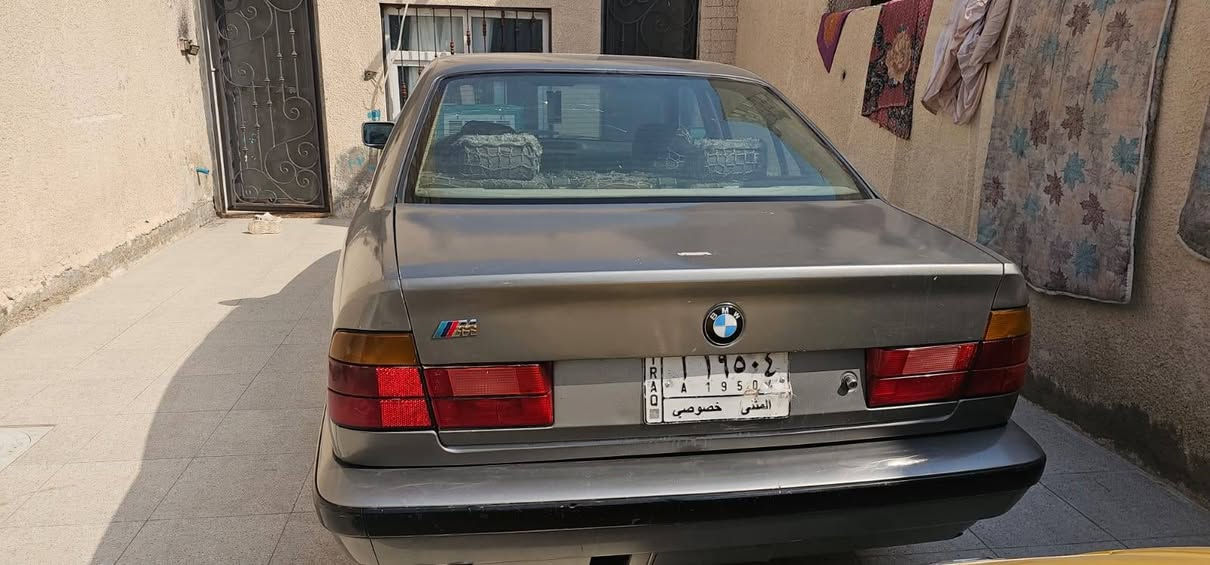 للبيع بي ئم 
535مفتوح 
موديل 1991
رقم مثنى 
السياره  مبدل كير ومكينه جديد 
سنويه ساقطه من 2021
سياره نفس ما هيه كدامك  
بيها جاملغ السايق خفيفه ممصلحه 
السياره جاهزه يحتاجلها بس ترتيب  دواخل 
***********
السياره موجوده بكربلاء
 السعر  30$
