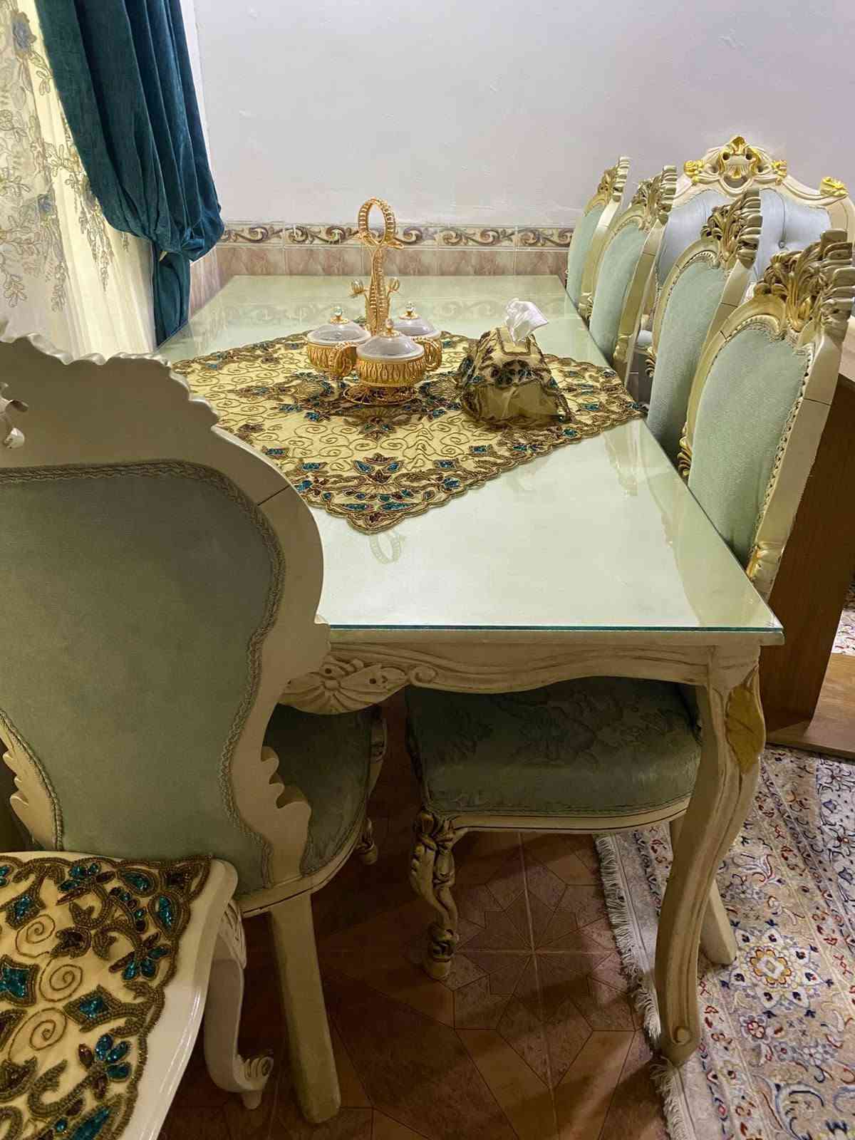 ميز طعام • ١٠مقاعد • ملكي