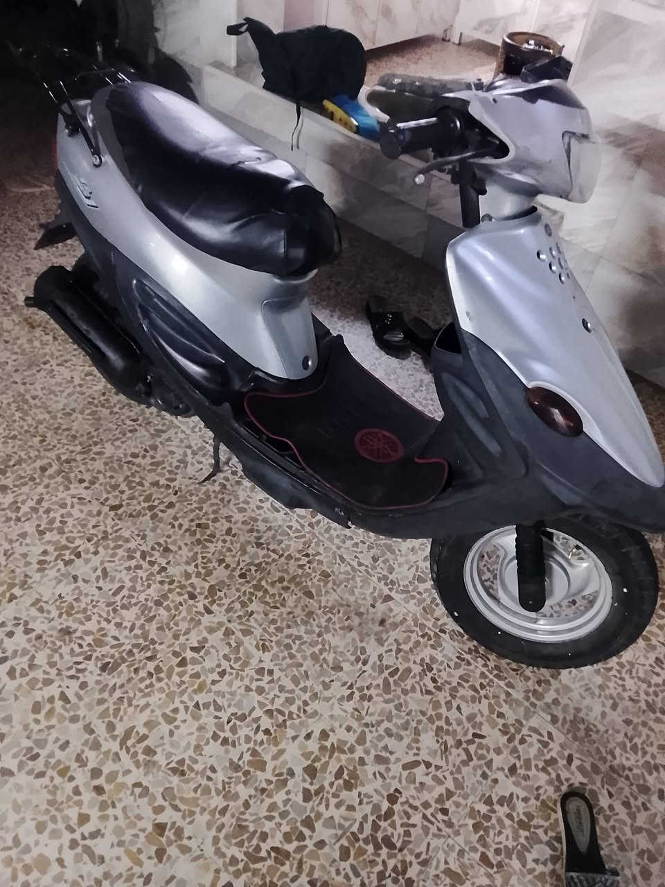 نحله 9 زروف للبيع ما يعوزها شي محرك شرط 
السعر 450 مكاني جانب الأيمن الاتصال عل رقم 
*********** الخاص مفتوح

