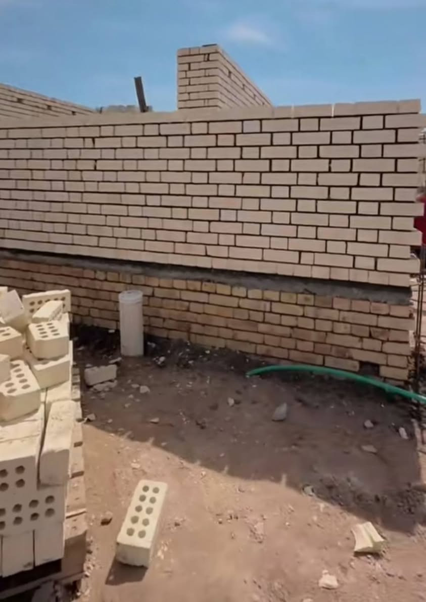 خلفه بناا طابوك بلوك درجه اوله قطعي ع لمتر يومي اي ستفسار اتصل وتدلل (***********)
