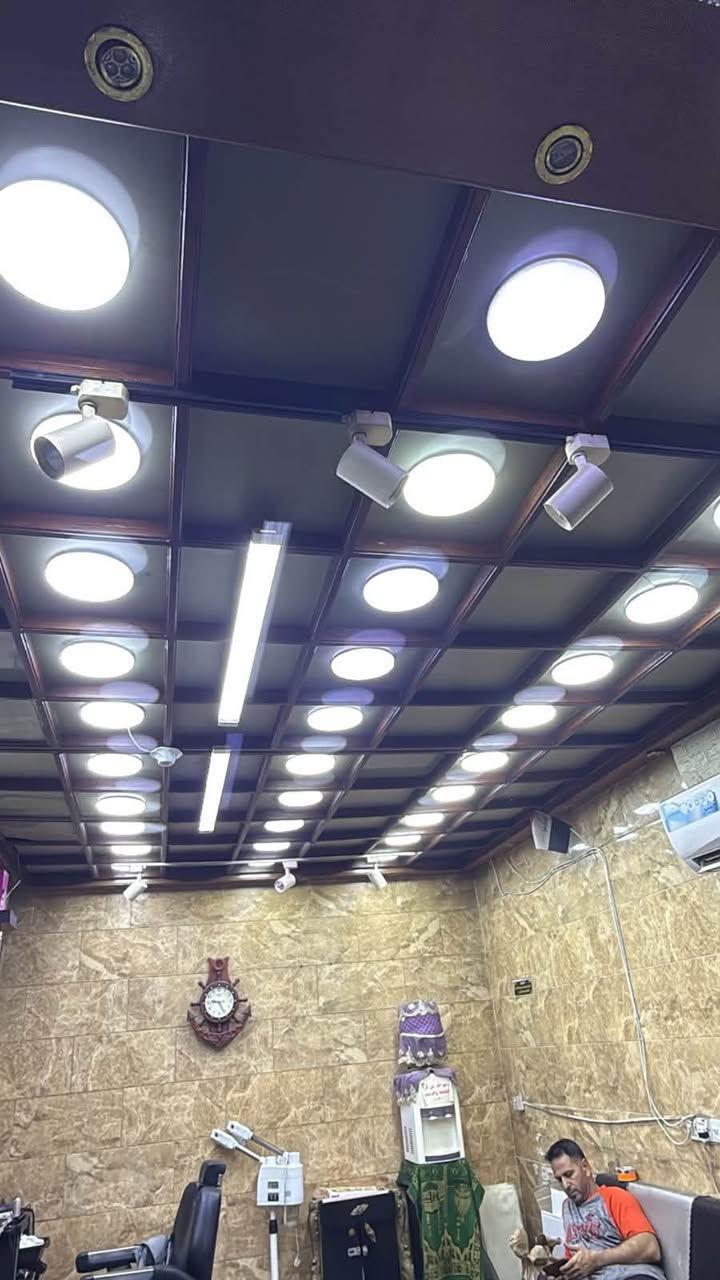 سلام عليكم ورحمة الله
كرسي حلاقه كما  ومضح بلصوره 

ميز حلاقه عدد 2 

مغسله حجم كبير 

كلوب سبورت لايت عدد (30)قطعه 

اليعجبه شي اني خادم ومنقصر ويا 

التواصل خاص او واتساب 

***********
