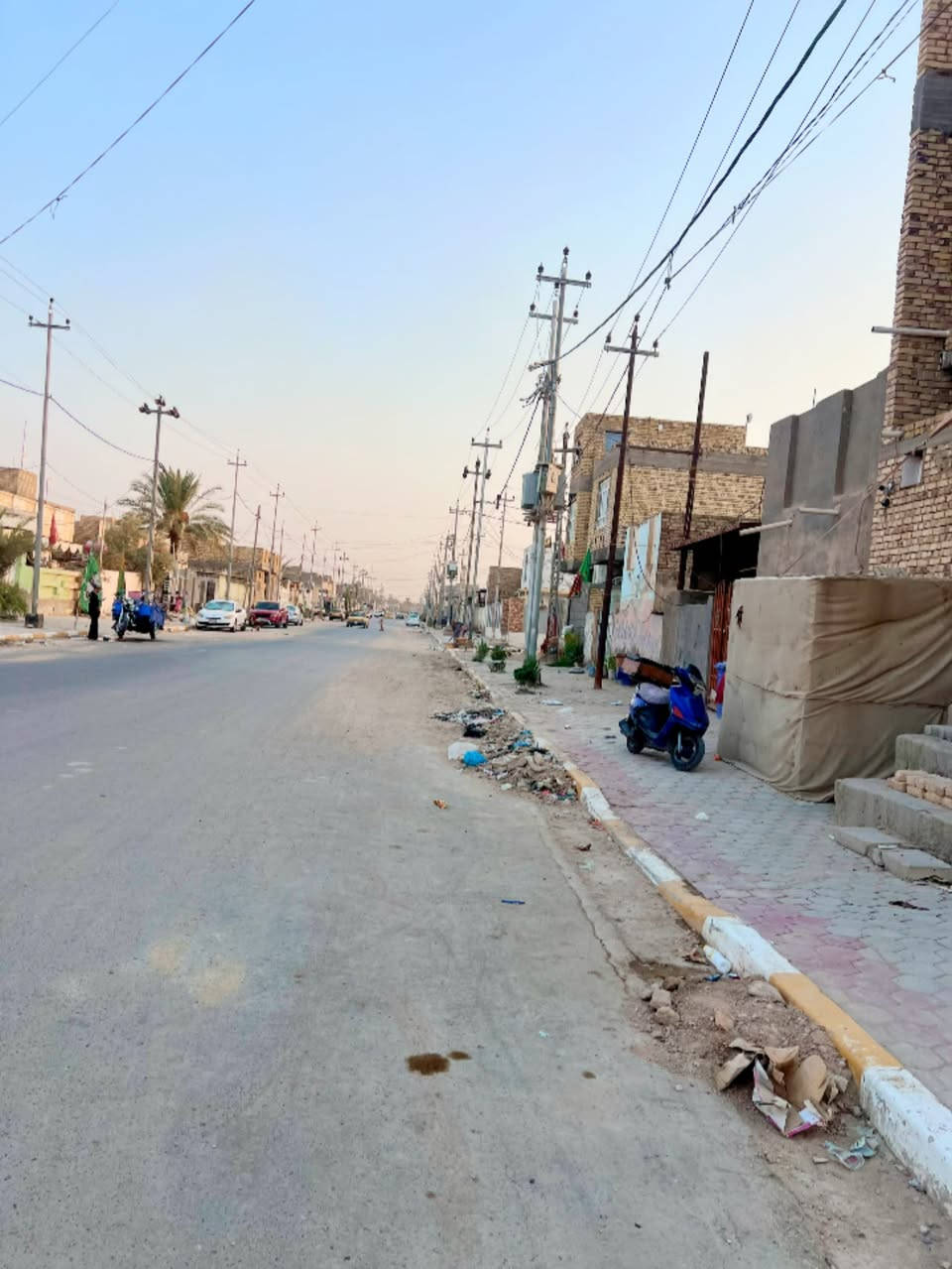 دار سكن للبيع مطلوب لصندوق الإسكان 40 مليون 
▪️الموقع حي الصدر الاول نهاية شارع جامع الجوادين 
▪️المساحة 100 متر 10 ❌10 ركن 
▪️مسلح 3 طابق
▪️استقبال ومطبخ وصاله وحمام وغرفة نوم 
▪️الثاني 3 نوم وصحيات وصالة 
▪️الثالث غرفة نوم 
بناء حديث للاستفسار الاتصال على الارقام التالية 
***********
***********
