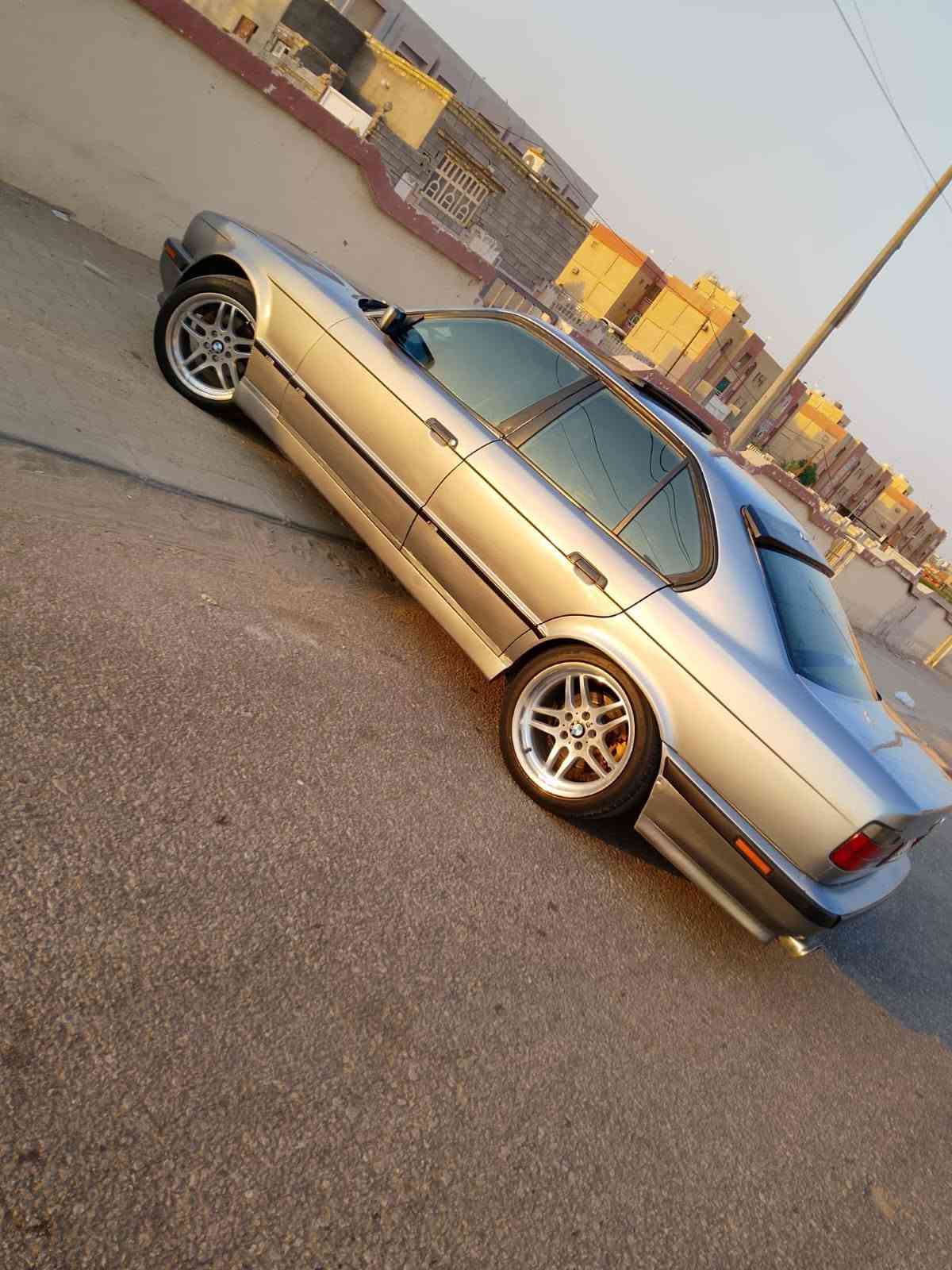 *********** سعرها 65$ سياره بي ام  حجم 525 موديل 1993 اصل رقم أربيل دولي مداور مباشر سياره جاهزه مكينه وكير بلادي فانوس جدد حداديه امامي وخلفي وتخم تاير ويل كب رياضي M جدد ترايش M كهربائيات فول شغاله جام كهربائي كشنات جلد بلادي جدد تبريد ثلج تدفئه كلشي بيها شغال كلش ناعمه ونشطه وترايه وين مايعجبك سياره كلش حلوه مصبوغه عام فتحه سقف شغاله مكاني النجف الإشراف سعره 65$وبيها مجال قليل الشراي يتصل ***********
