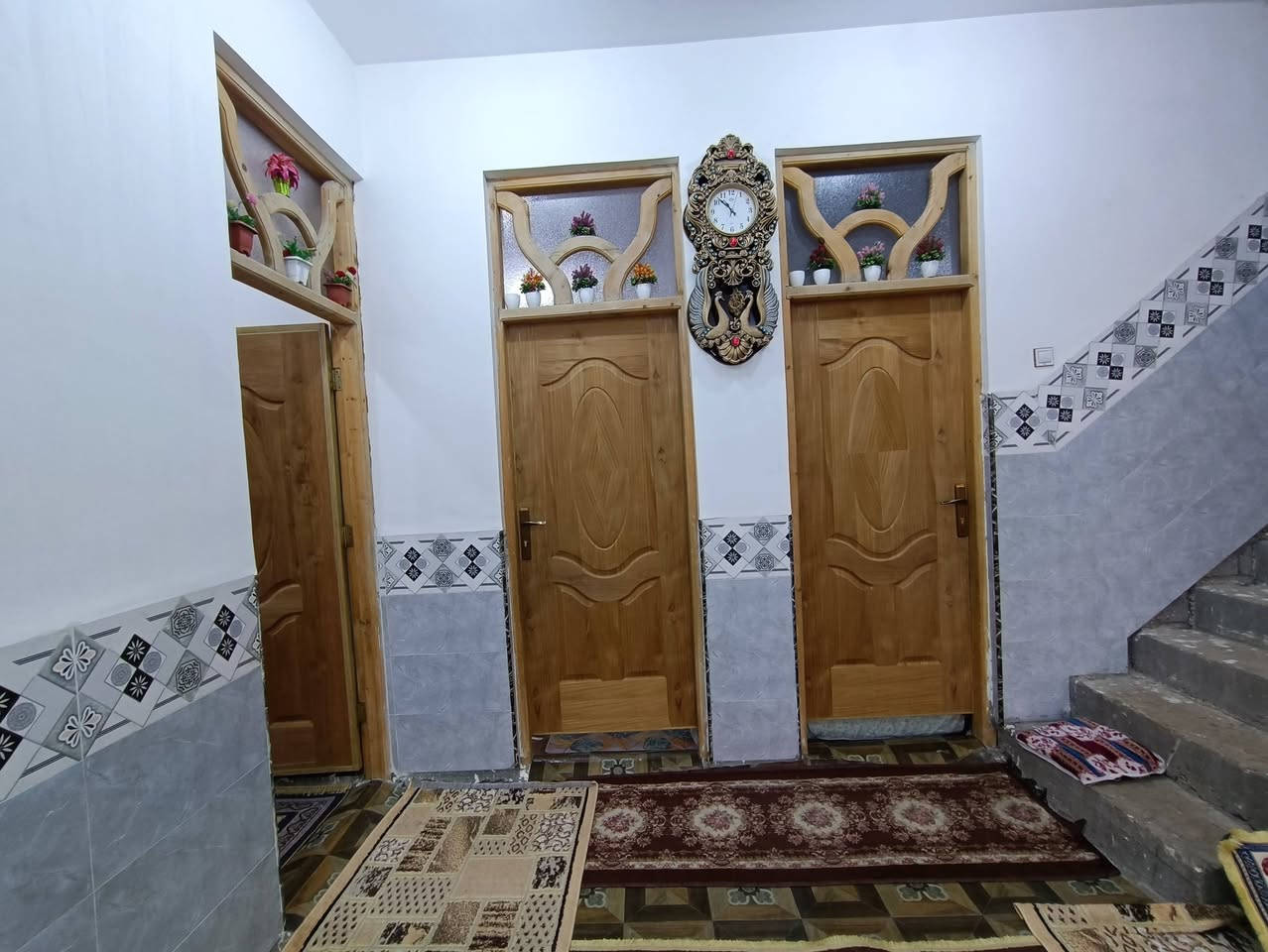 تم تنزيل السعر نظرآ للضروف .. #السعر 48 قابل للتفاوض 

بيت للبيع في_ واسط _ قضاء الاحرار _منطقة المزاك_ قرية الكم_ مساحة البيت 850 متر واجهه 22 متر النزال 35 يتكون البيت

إستقبال 7×4

غرفه نوم 6×4

غرفه نوم 5×4

غرفه نوم 4×4

هول صاله 9×4

مطبخ 5×4

البيت جاهز من كلشي ماعدا الأرضيه صب

 الراغب بالشراء الاتصال على *********** _ ***********

