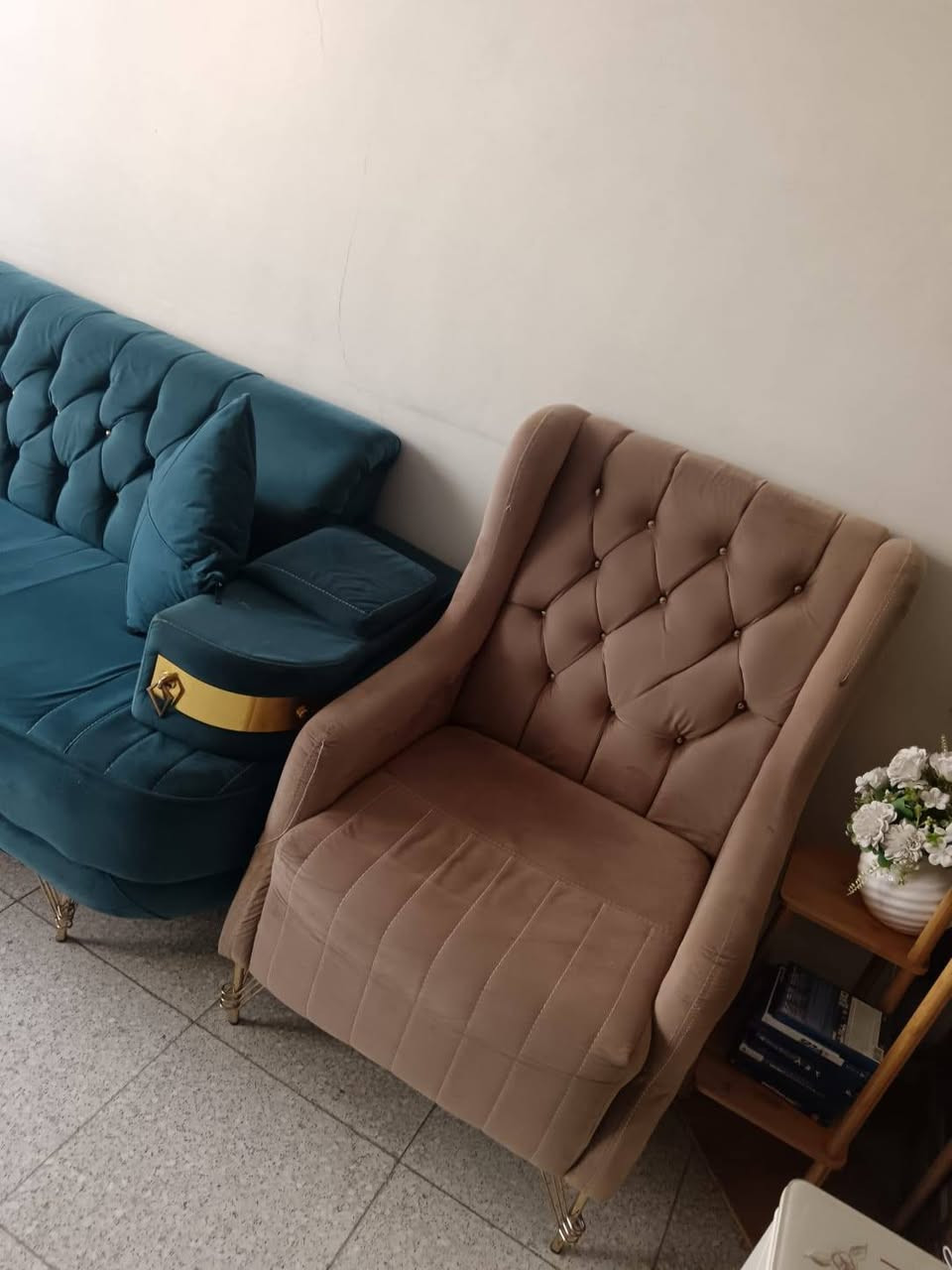 تخم مستعمل للبيع ٤٠٠ وبي مجال
للاستفسار ***********
