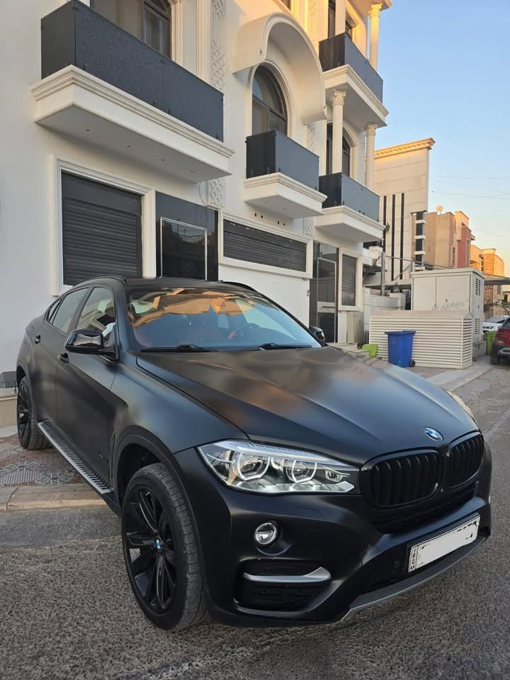 إعلان بيع BMW X6 2018 – خليجي وكالة العروش
للبيع BMW X6 موديل 2018 – خليجي، وكالة العروش

المواصفات والحالة:

* محرك 3500 Twin Turbo

* نظام دفع XDrive

* ماشية فقط 76,980 كم

* السيارة بحالة ممتازة جدًا، نظافة وكالة بمعنى الكلمة

* جميع السيرفسات والصيانة الدورية لدى وكالة العروش

* مكفولة من الوكالة من ناحية الصبغ،الكير والمكينة

* السيارة مغلفة PPF Matte من شركة Nano Shield

* داخلية نظيفة جدًا وبحالة تقارب حالة الوكالة

* تايرات Dunlop أصلية جديدة

* سبير أصلي، لم يُستخدم وما زال بحالته الأصلية

* السيارة باسمي، تحويل ثاني

* رقم أربيل جديد

✨ أبرز المواصفات:

* أنظمة قيادة: Eco / Comfort / Sport / Sport Plus

* إضاءة داخلية كاملة مع 7 ألوان قابلة للتغيير

* أبواب شفط

* كشنات جلد أحمر

* مرايا كهربائية مع شفط

* شاحن هاتف

* شفتات سرعة خلف المقود

* داخلية حمراء مميزة

* 4 كاميرات

* بصمة وتشغيل ذكي

* رادارات

* فتحة سقف

* لايتات زينون متحركة مع الستيرن

* إضاءة أوتوماتيكية تخفّف شدتها عند وجود سيارة أمامك

* كشنات كهربائية متعددة الحركات والوضعيات

* هندبريك إلكتروني

* Auto Brake

* بردات أبواب

* بالإضافة إلى مواصفات أخرى كثيرة 
مكان السيارة: بغداد – شارع فلسطين

: للاستفسار عن السعر والتفاصيل
للاتصال:
 ***********
واتساب متوفر
