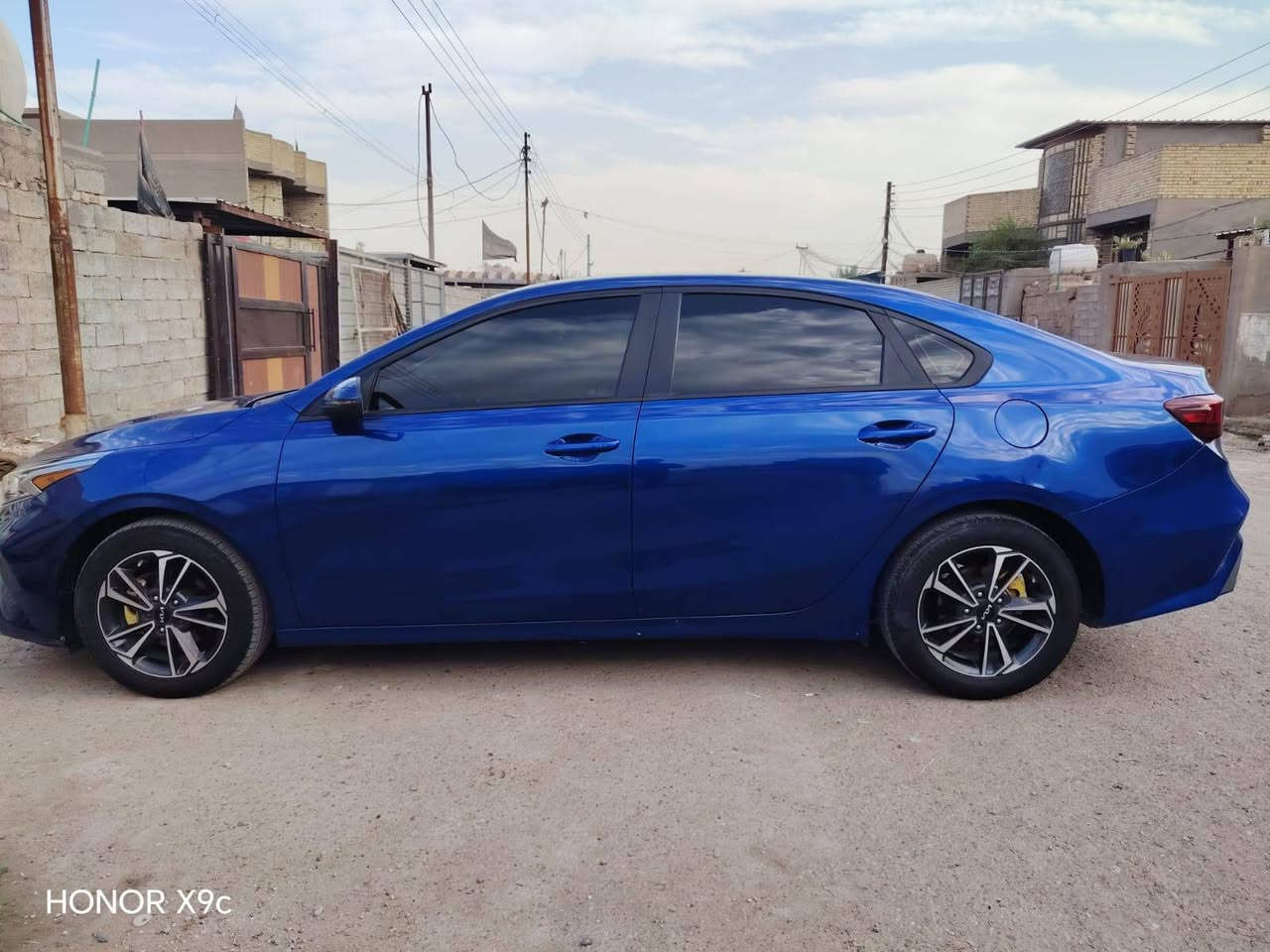 فورتي 2024  مكانها بغداد بسمايا 
***********

نص مكتوب في الصور:
- HONOR X9c