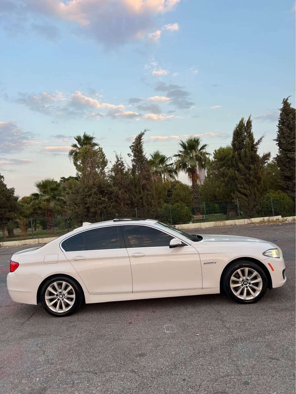 Bmw F10 528i 2016
فول مواصفات 
سيارة جديد مابي مصرف 
ماشي ١٢٨ الف 
ضرر سيارة فقط جاملغ خلفي صبغ 
كير محرك بشرط
مكان اربيل 
سعر ١٦٣ ورقة مجال 
واتساب *********** أربيل, العراق
