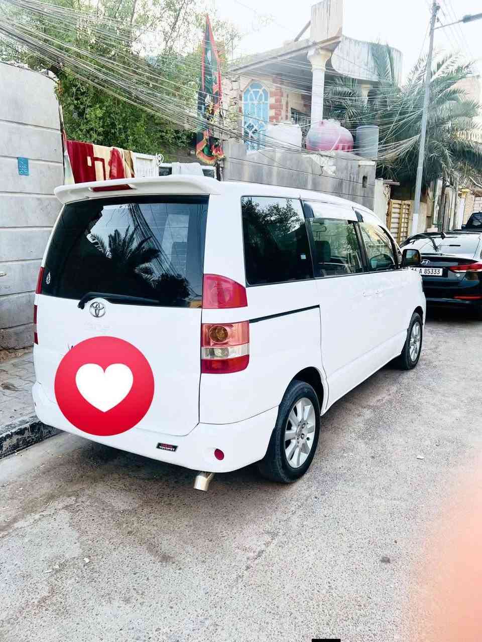 السلام عليكم 
تيوتا فوكسي ياباني أصل 
مديل 2002 أصل 
سياره 7 راكب 
كير مكينه كفاله 
حداديه 💯 
تبريد ثلج 🥶 تلث قطع 
بيه رش بلدواير الوره 
رقم وسنويه وهزه جدد 
مكاني بصره 
السعر 90 وبيه مجال بسيط 
***********
