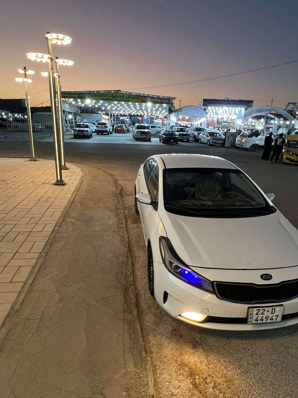 سيراتو ٢٠١٧ حادثها كما موضح بالسونار***********
سنويه وهزه جديده مكينه وكير مكفولات شرط حداديه جديده تبريد ثلج  مكانها النجف السعر١١٢
