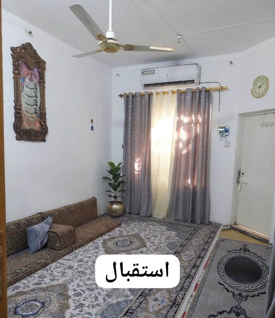 بيت مساحه 100م حي المهندسين طريق الجنه عامود 42 للبيع 

طابق واحد شيلمان نضيف جداً
 
تفاصيل الدار غرفه صاله مطبخ استقبال تخاريج

السعر 140 مليون قابل للتفاوض 

للاستفسار اكثر مراجعه مكتب الغدير في حي السلام شارع ابو الدجاج قرب مفاتيح دبي 

***********

