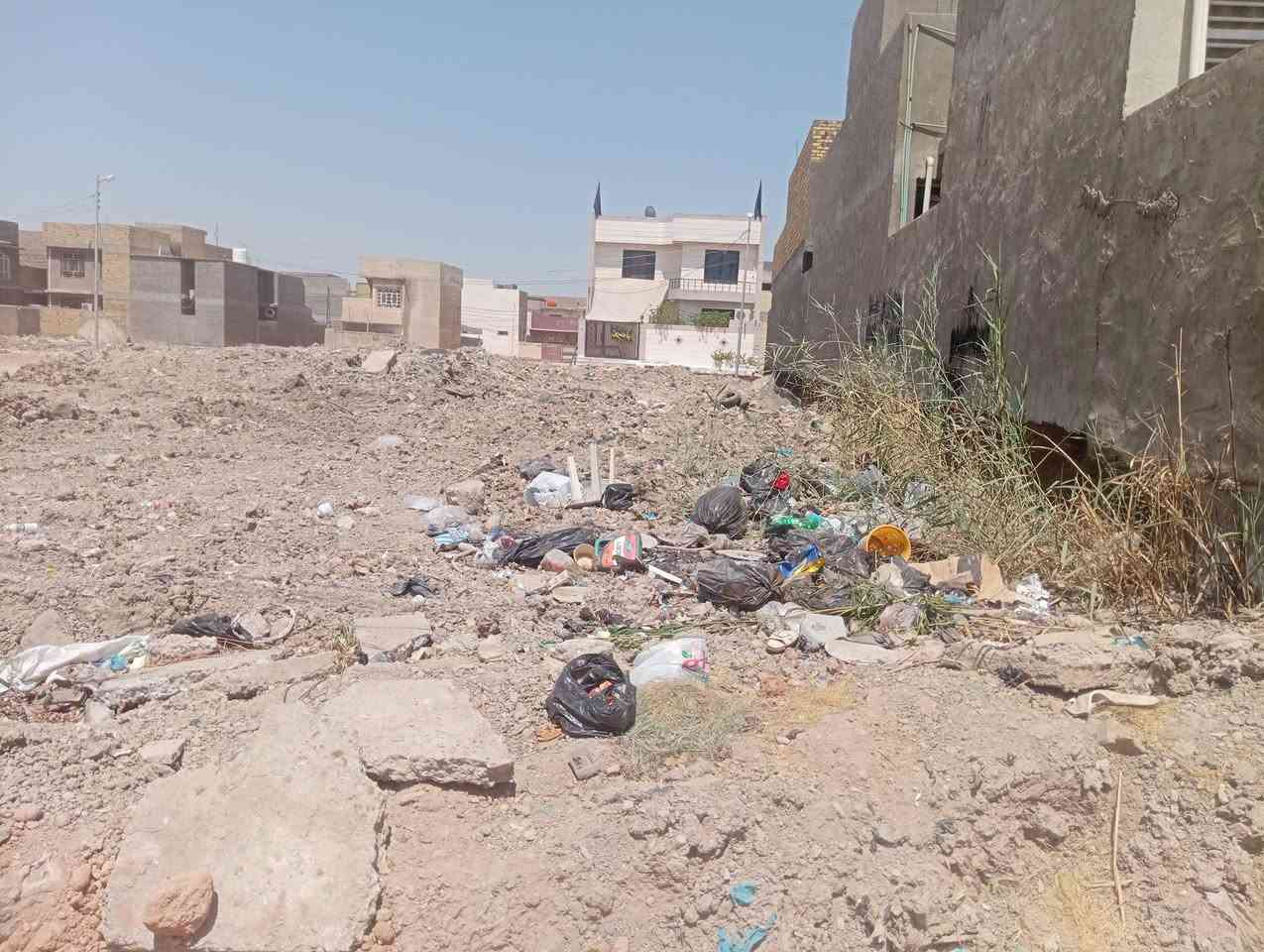 يوجد قطعة طابو صرف
المساحة 100متر الوجه 5 والنزال 20 
شارع 80 محيزم 4 حي القضاة 
مقابل مسجد الرحمن 
المنطقة مجاري وسبيس 
باقي بس تبليط 
للاستفسار مراجعة مكتب الشارقة للعقار مقابل مسجد الرحمن الاتصال اوعبر المراسلة ***********
