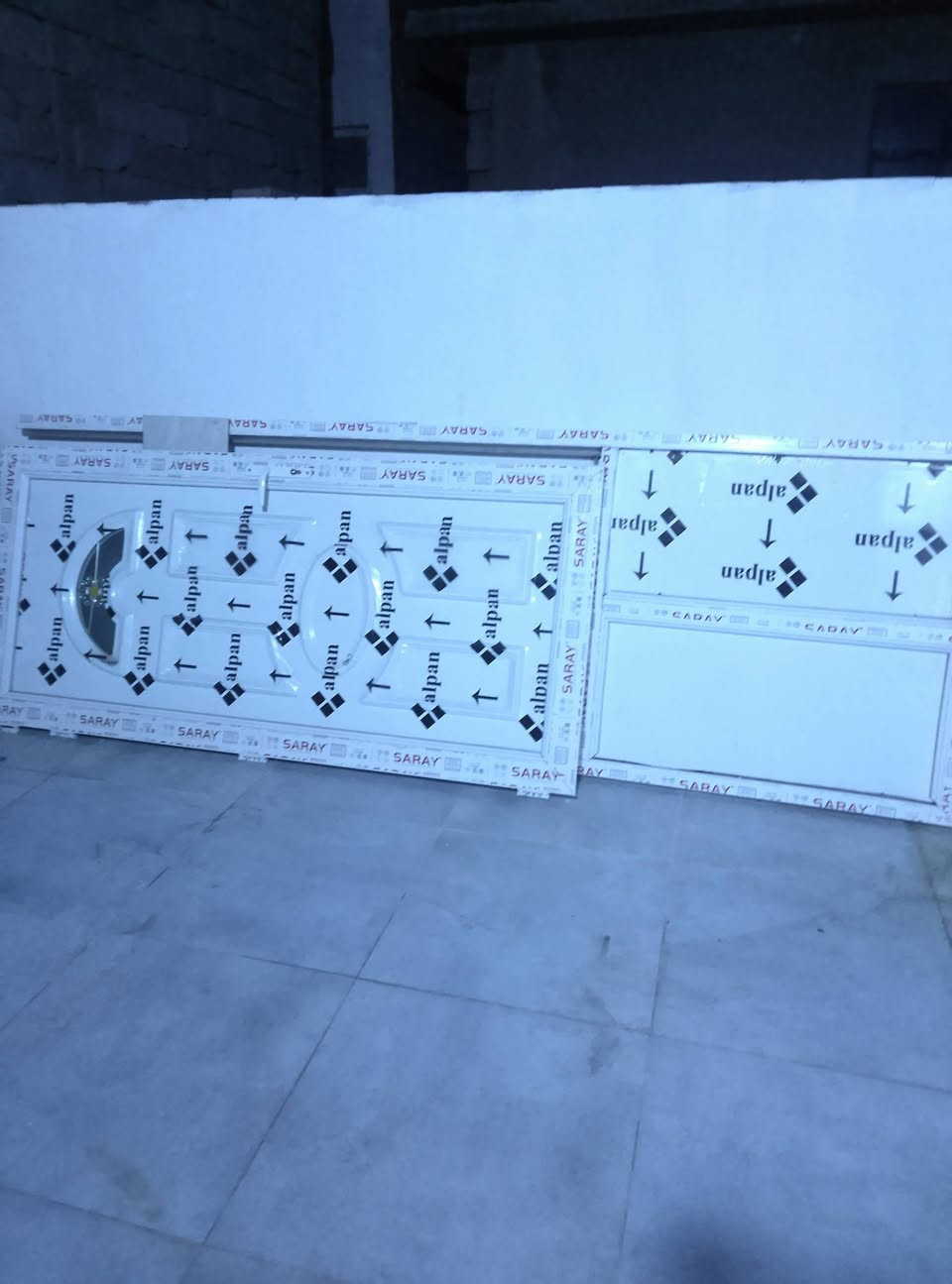 سلام عليكم لبيع باب مع القاطع الاستفسار ***********
