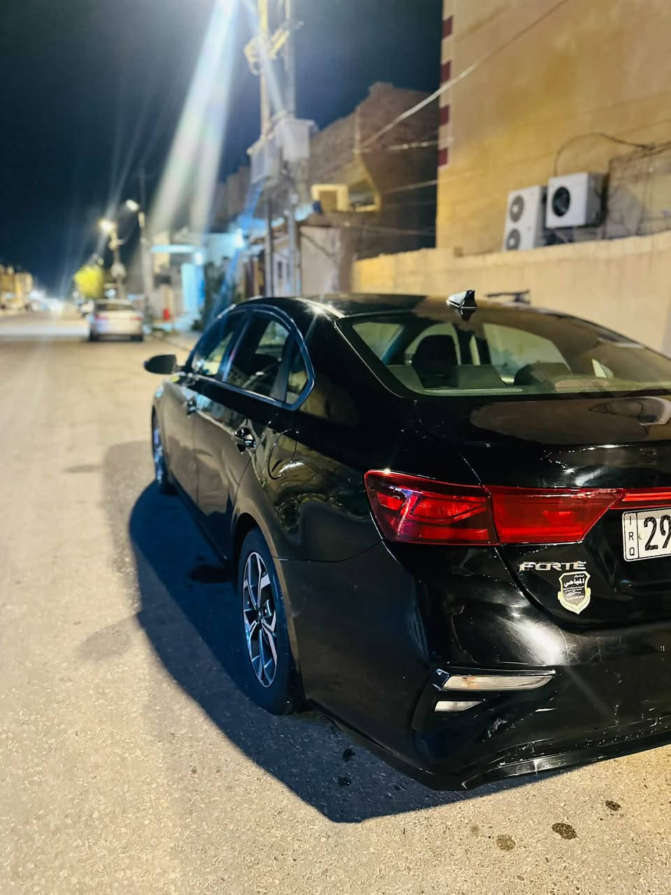 سلام عليكم كيا فورتي 2019سياره بيه بس بنيد مبدل وبيه طلقه بل قماره سياره جديديه سياره مكفوله كير مكينه دوش لون اسود سوناره موجود بل منشور مكان السياره واسط قضاء الحي السعر 128وبيه مجال بصيط 
للاستفسار ***********
