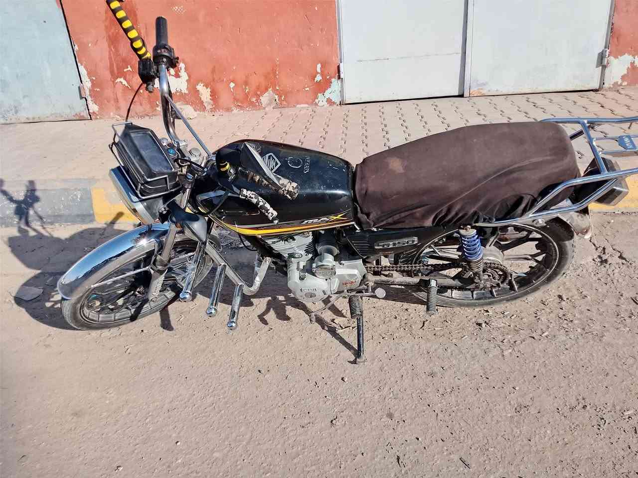 ماطور آيراني سيفان موديل 20  المحرك مجفت جديد  كهربائياتك كلها شغاله السعر 390 وبي مجال قليل كلش رقم التلفون واتساب ***********
