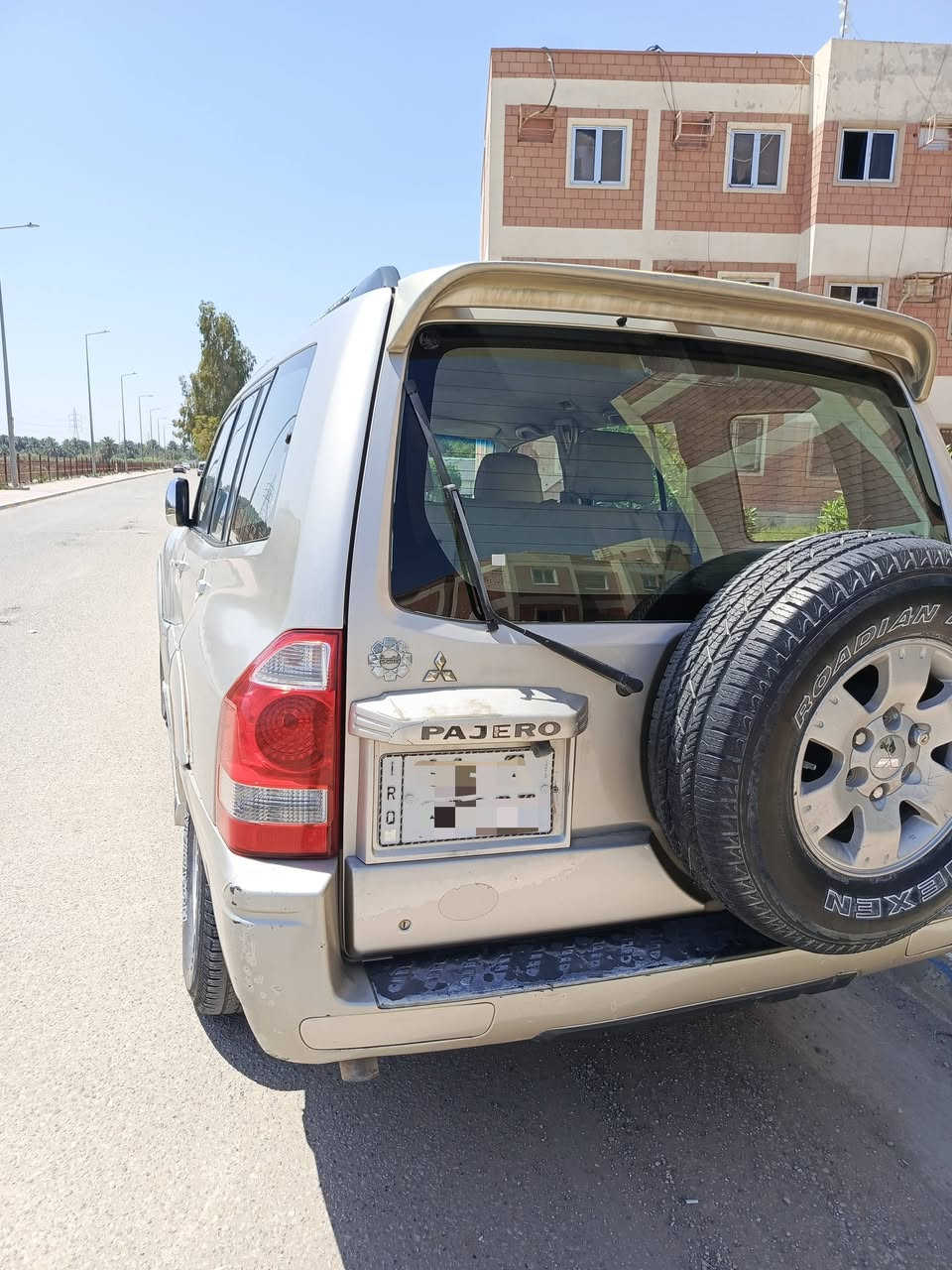 مسيوبيشي باجيرو 2006
سنوية جديدة 
ماشية ٢٠٤ الف قابلة للزيادة 
محرك 3000
سبعة راكب 

حادثها چاملغ ايمن ودعامية تبديل 
صبغ حزام بسبب الجراد 
وحالياً تحتاج صبغ مرة اخرى كذلك بسبب الجراد
لون مميز ما يبين بيه التراب

تخم تايرات صيني جديد 

كهربائيات متكاملة
شاشة ايباد اضافة لشاشة الباجيرو البلادية (بوصلة وكشف عطلات )
تبريد ثلاث خانات (امامي ووسطي وخلفي)
كشنات شامواه اصليات (مدوشمات جلد لغرض الحماية)

صدر وحدادية جديد (تعمير جديد)
مكينة قوية 
كير باجيرو اربع سرع 

بيع او مراوس 
السعر ٧٨ ورقة
***********
