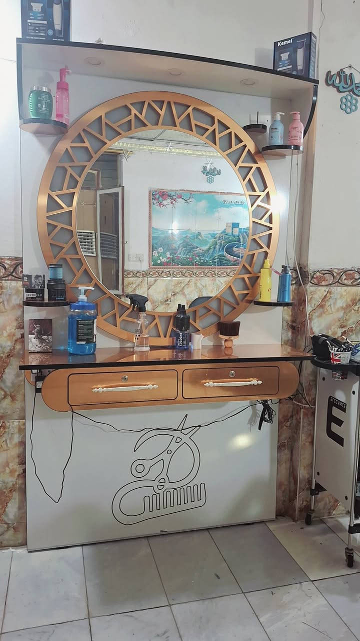 السلام عليكم ميز جديد بل جيس للبيع امراوس عادي فاترينه نضيفه مكاني جكوك رقم ***********
