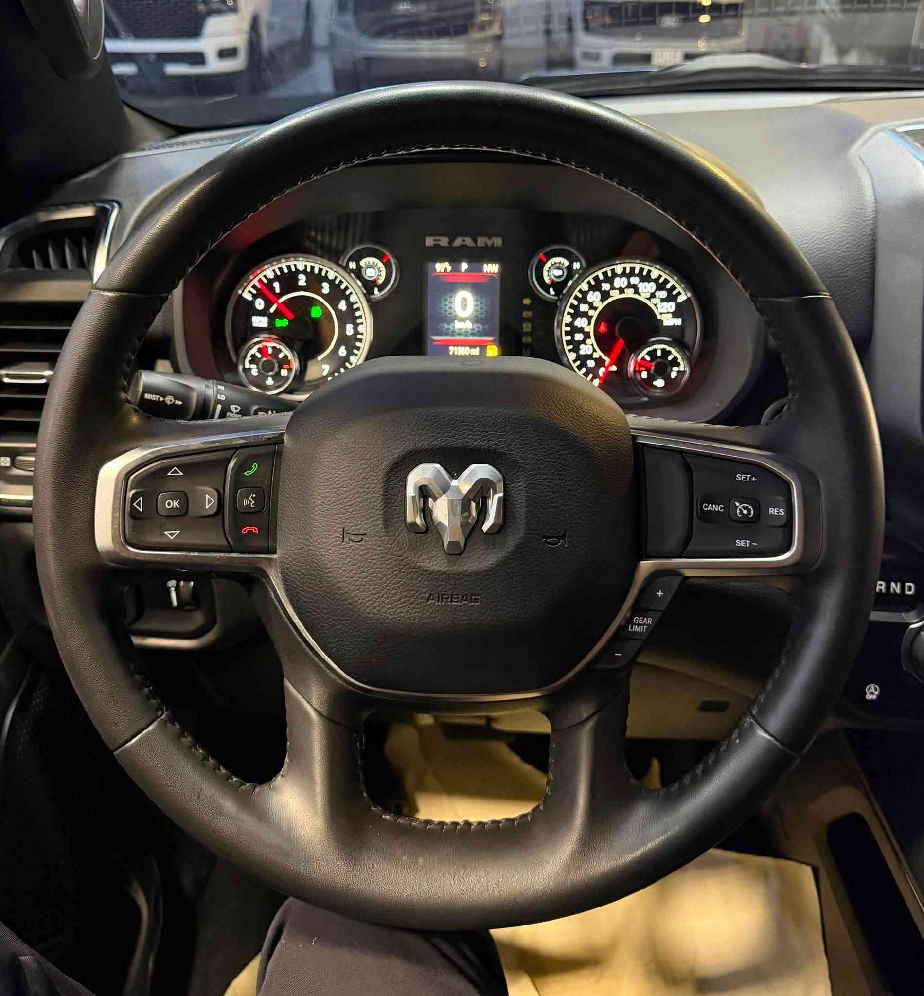 Dodge Ram 
2024 BigHorn
V8 - 5.7L - 4x2

بسمە 
شاشە
کامیرە 
باب طویل
بودی قصیر
رادار
ئوتو ستوب
ویل 18

71.000 mile
بدون صبغ
سعر 300

***********
***********
