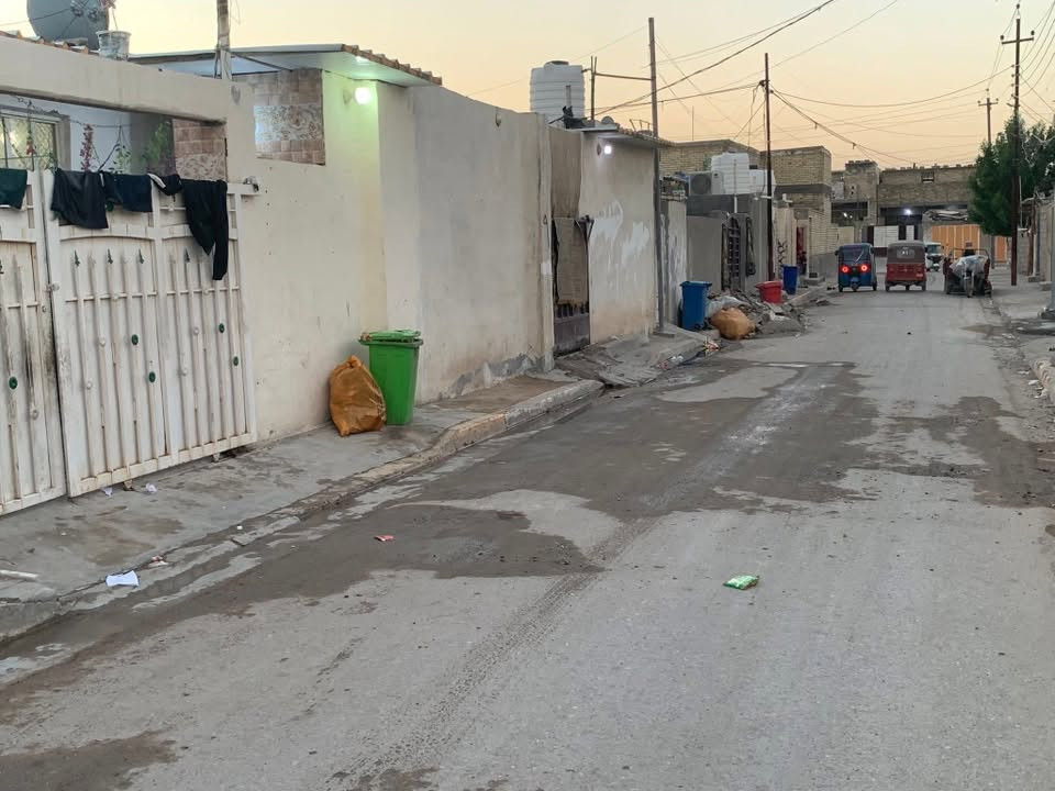 بيت للبيع المساحه 120 متر خدمات كامله خلف مستشفى الفضيليه ***********
