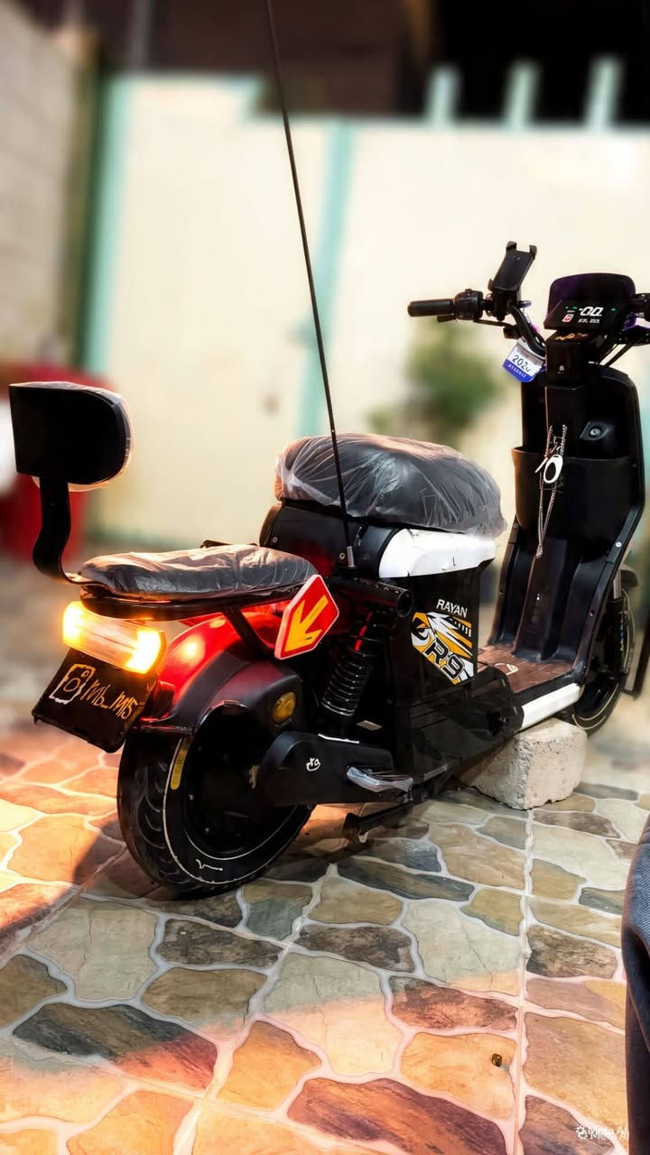 سلام عليكم
R9الريان 
فول مواصفات 
عقل رياضي 
بطاريات جدد سوبر اكرافين 
ما ناقصو شي 
السعر 450بي مجال للشراي 
عنواني موصل ايسر قرب دائرة المرور
رقم الموبايل ***********
