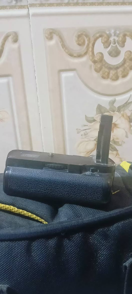 نيكون 5300 قلاب وياه عدسه 18-55 الاصليه مع كرب اصلي مع بطاريتين مع شاحنه مال بطاريات الاصليه السعر 250 وبيه مجال مكان سوق الشيوخ ناحية العكيكه للاتصال ***********
