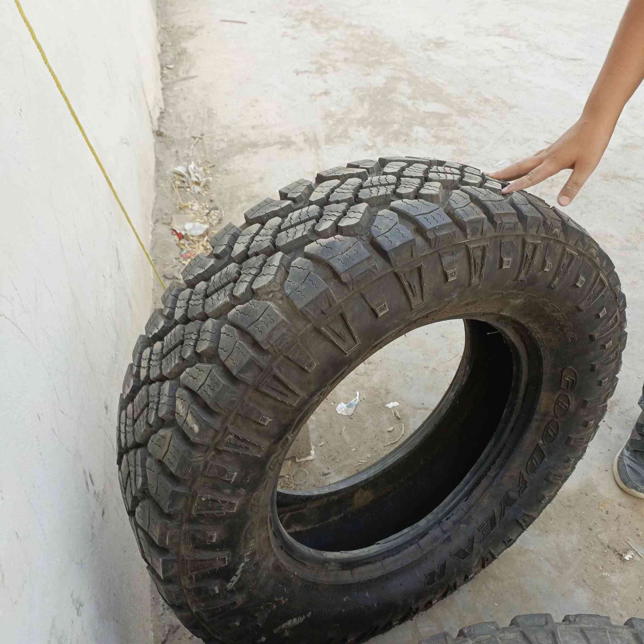 سلام عليكم تخم تاير مستعمل حجم 18
مع باب بدي سلايت بس عطلان ما يفتح ولا يسد ما اعرف شبي 
قيم بل يرضي الله ابيعهن شلعه كلهن 

مكاني ديالى بعقوبه 
***********
