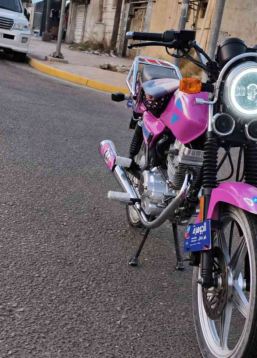 دايون عضم بنفسجي ثامر خلخال
موديل 23 طالعة ب 25 
النضافة كدامك ماعايزه برغي 
اوراق اصولي وشرط جديدات
الدراجة نضيفة واحلة من الصورة 
مكاني كربلاء 
السعر 1650 وبيها مجال 
اتصل وبيك خير وتدلل ***********

نص مكتوب في الصور:
- الجوهرة
- ثامر خاخل
- ***********
- ***********
- وكيل معتمد كريلاء- باب ملوبريح
