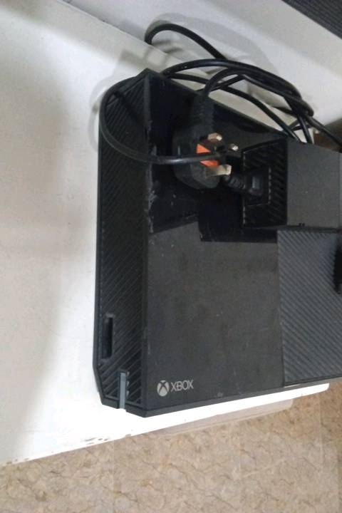 XBox ONE

 معه ثلاثة يدات بسعر 159
