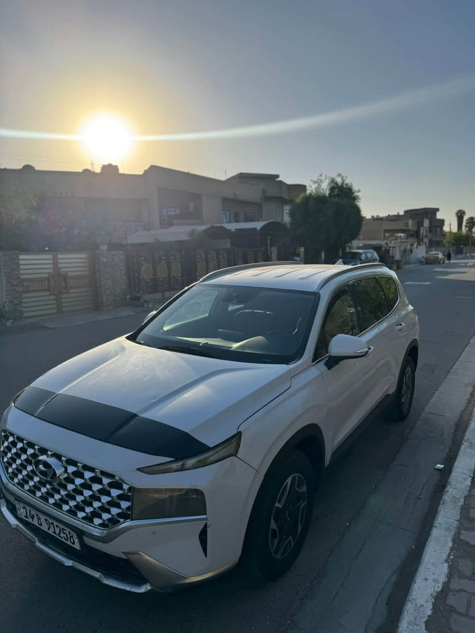 ................ سنتافي موديل2022 هايبرد -  ماشيه 90الف   وارد امريكي اربعه سلندر سبعه راكب شاشة Apple CarPlay, android auto 

‎  كاميرات 360 full hd كل جهات 

‎تحكم ستيرين كامل مع تدفئه 

‎هاند بريك كهرباء

‎ شاشة كبيرة ( GPS )

‎ رادار امامي وجانبي وخلفي كل جوانب 360

‎شاحن وايرليس

‎كراسي كهرباء 

‎ تدفئة المقاعد الامامية وتبريد ومقاعد خلفي

‎صندوق كهربائي

‎ اوتو هولد ( AUTO HOLD )

‎ نظام نزول المنحدرات الممتاز

‎نظام تحذير من خروج من مسار ونظام نقطه عمياء

‎نظام طي المري 

‎سستم صوت 12 سماعات بنظام Harman المميز

‎اضواء ترحيبيه

‎ ‏انظمه قيادة متعدده (ثلج +سبورت +متكيف سمارت +ايكو اقتصادي ) 

‎اغلاق كراسي خلفيه كهرباء 

‎شفتات سترين رياضية

‎مرآة داخلية بخاصية التعتيم الذاتي

‎حساسات أمامية / جانبية / خلفية

‎نظام مانع الانزلاق

‎ ‏نظام قيادة ذاتي
سياره بعد بيه هوي موصفات 

................ سنتافي موديل2022 
رقم***********.  
مكاني بغداد
