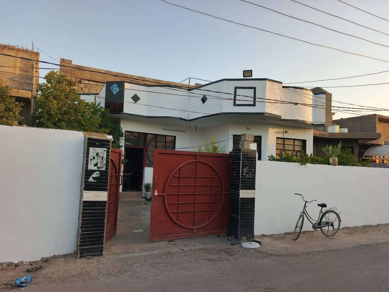 بيت البيع بحي المصطفى المساحه 250 متر تبليط مجاري خدمات فول الاستفسار اتصل وتدلل ***********
