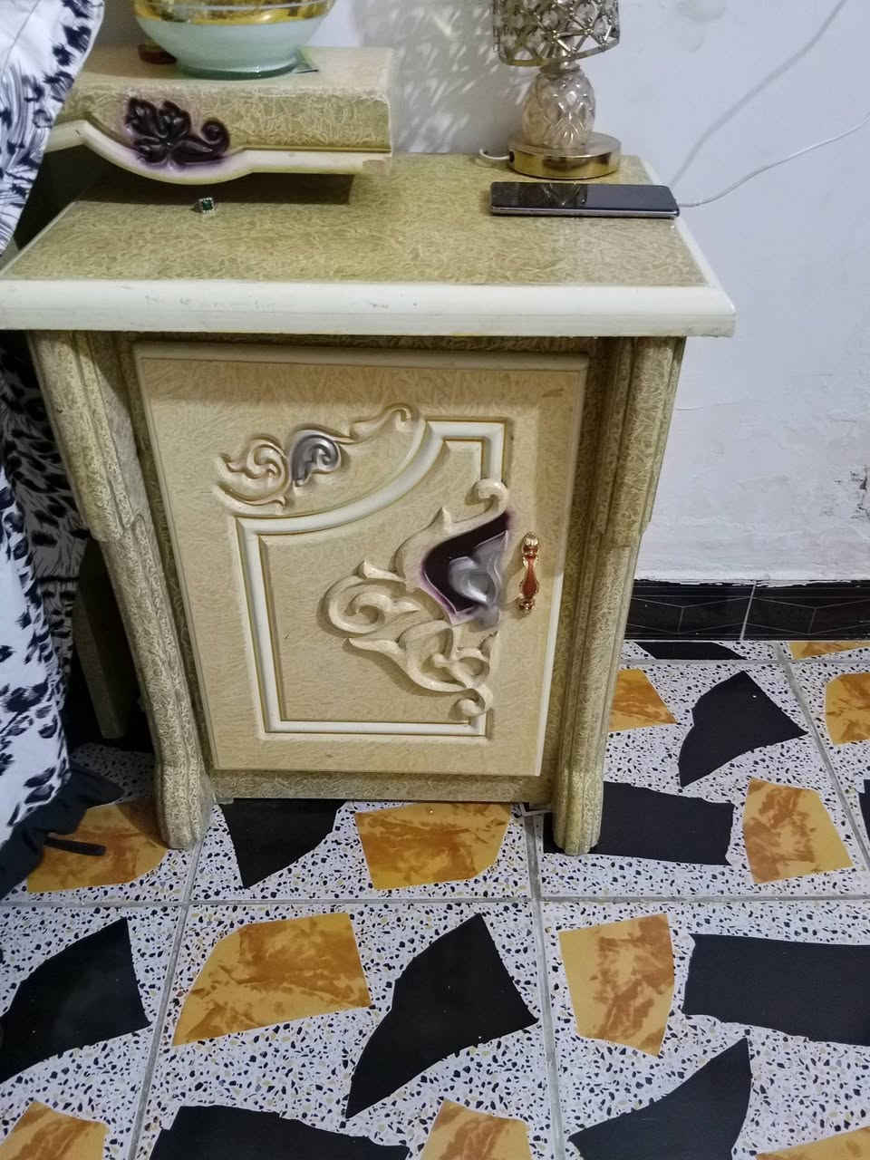 غرفه للبيع صاج نجاره طابقين نضيفه نضافته 💯ميه جديده مامستخدمه هواي نضافه مثل ماواضع الصوره شراي ***********وتساب
