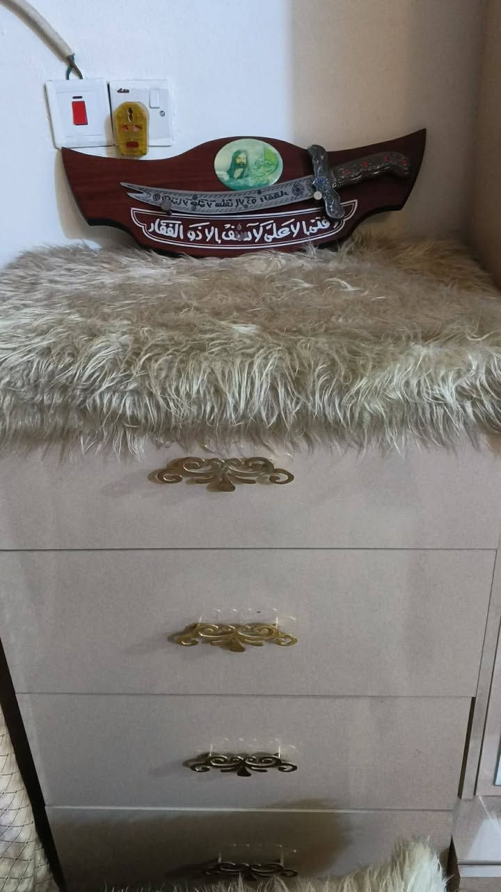 السلام عليكم
غرفه تركيا مستعمله بس نضيفه 9قطع للبيع 

السعر 800

للتواصل متواجد ماسنجر او

***********
