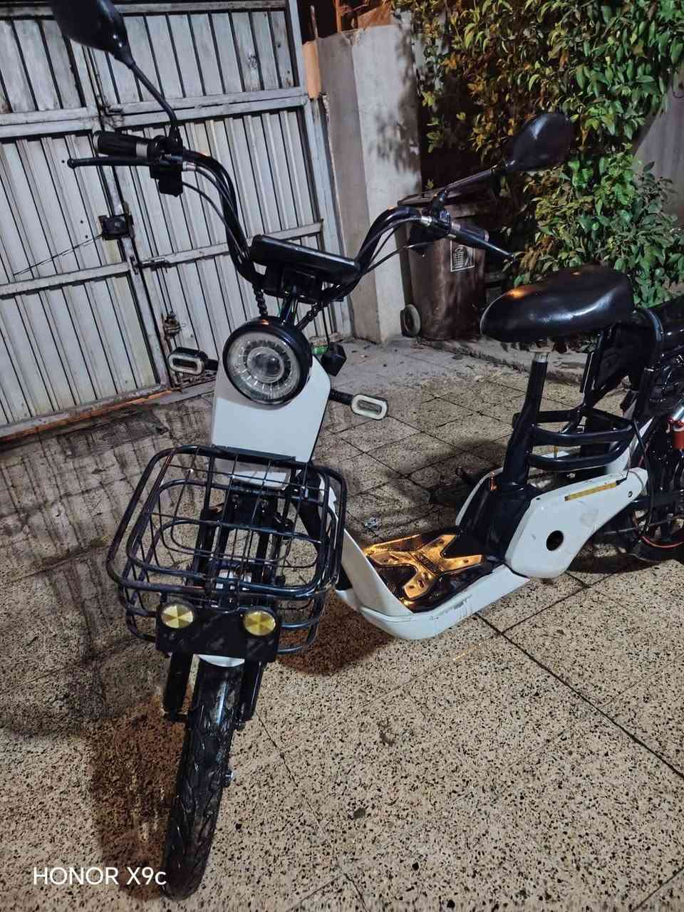 دراجة شحن ناقصها بطارية السعر 125
للتواصل واتساب ***********

نص مكتوب في الصور:
- HONOR X9c