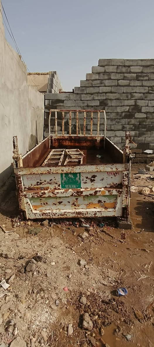 لسلام عليكم موجود بدي داينا طول 3متار ولبدي جدن نضيف مقابيل العين العنوان البصرة قضاء القرنة ‏‪***********‬‏
