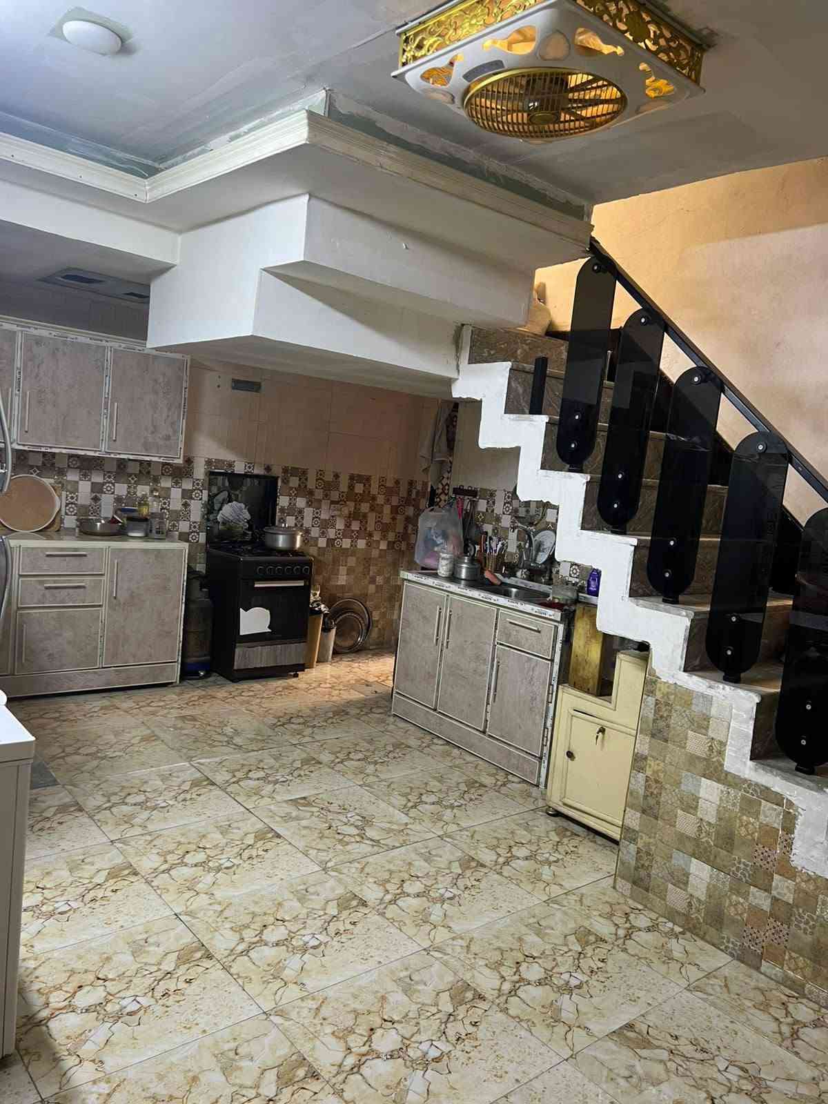 للبيع بيت 🏡 طابو صرف فى #شهداءالبياع قرب الشارع العام #مساحته١٢٠م واجهه سته يحتوي على #ثلاث_غرف نوم وصاله ومطبخ وخدمات وكراج للإستفسار اتصال على #الواتساب على الرقم ***********
#الجميع
