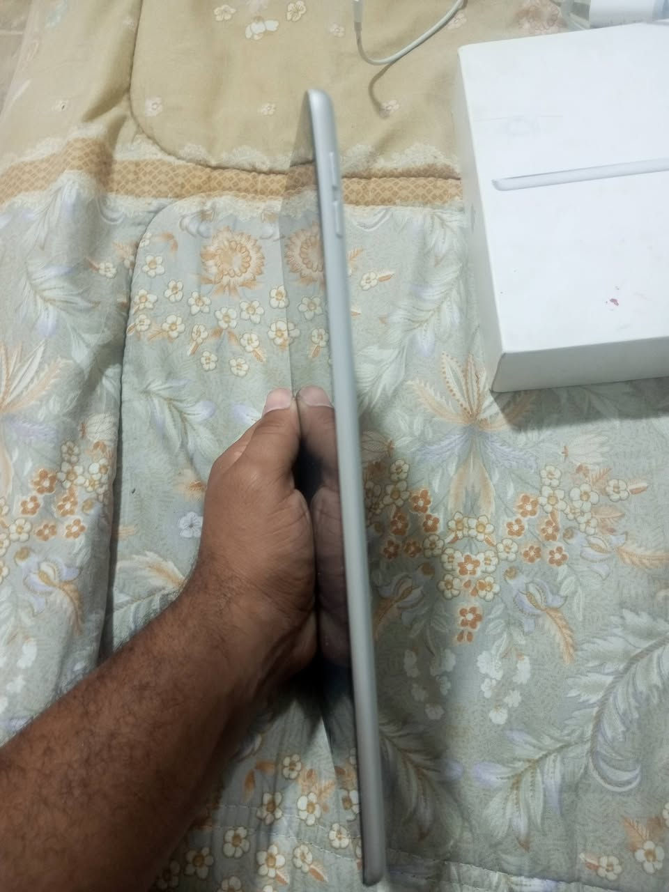 سلام عليكم ايباد٩ ذ٦٤ مبدل بلازمه اصليه  وبصور موضح بطاريته ما عرف شكد شحنه جيد سعر١٦٥ مجاله قليل مكاني كربلاء حي الحر ***********
