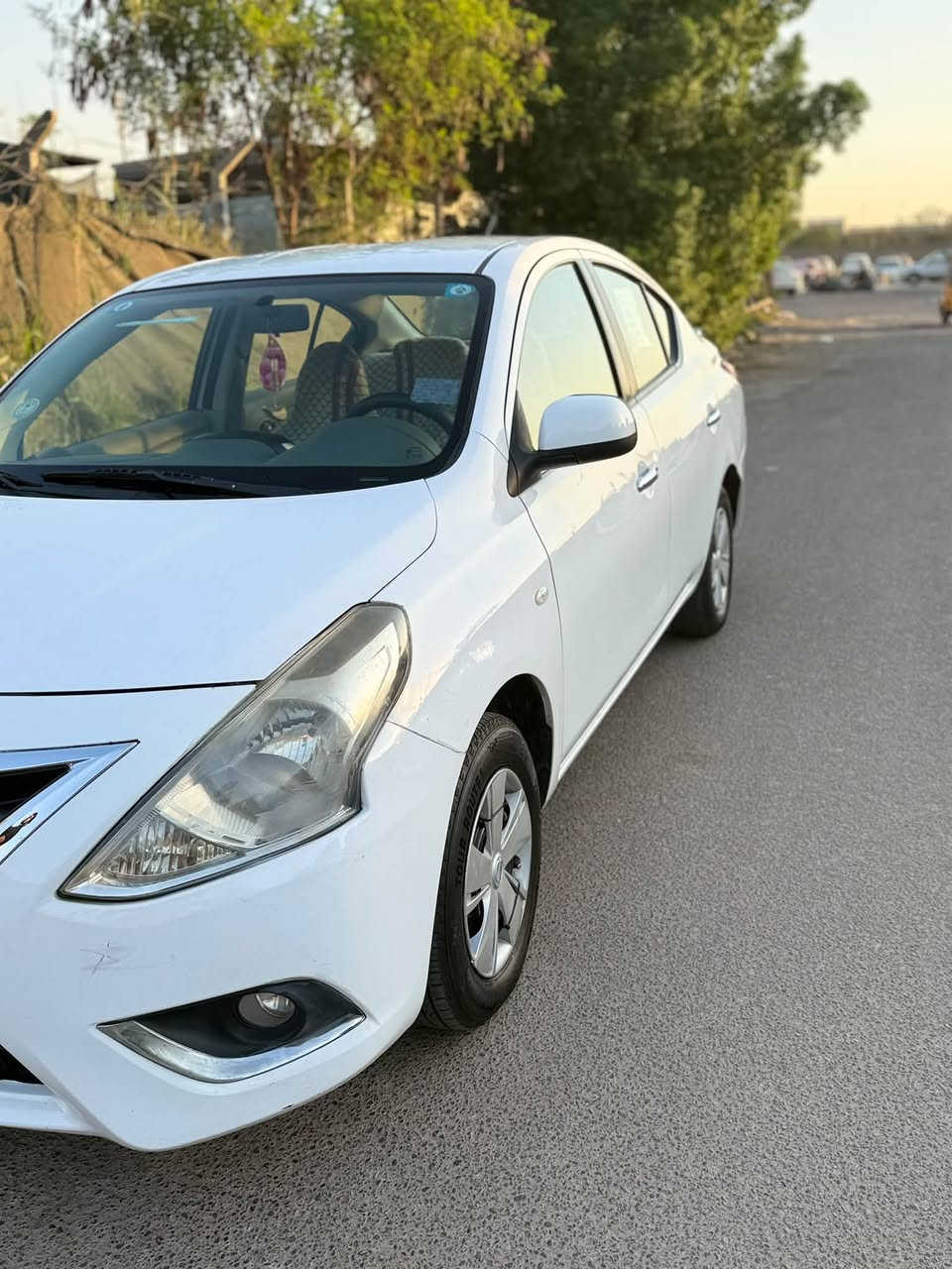 سلام عليكم
نيسان سني 2020 بليته لون ازرق 
السيارة بـ أسمي الرقم الجديد 
تخم تاير جديد / صدر خلفي امامي جديد 
تبريد ثلج / مكينة بلادي ما مفتوح منها شي 
شاشة كاربلاي 
السيارة بيها جاملغ الايمن صبغ فقط 
السيارة كهربائيات كله جديد وشغاله 
سونار موجود بيها 
السعر 100$ وبيها مجال 
الرقم / ***********
